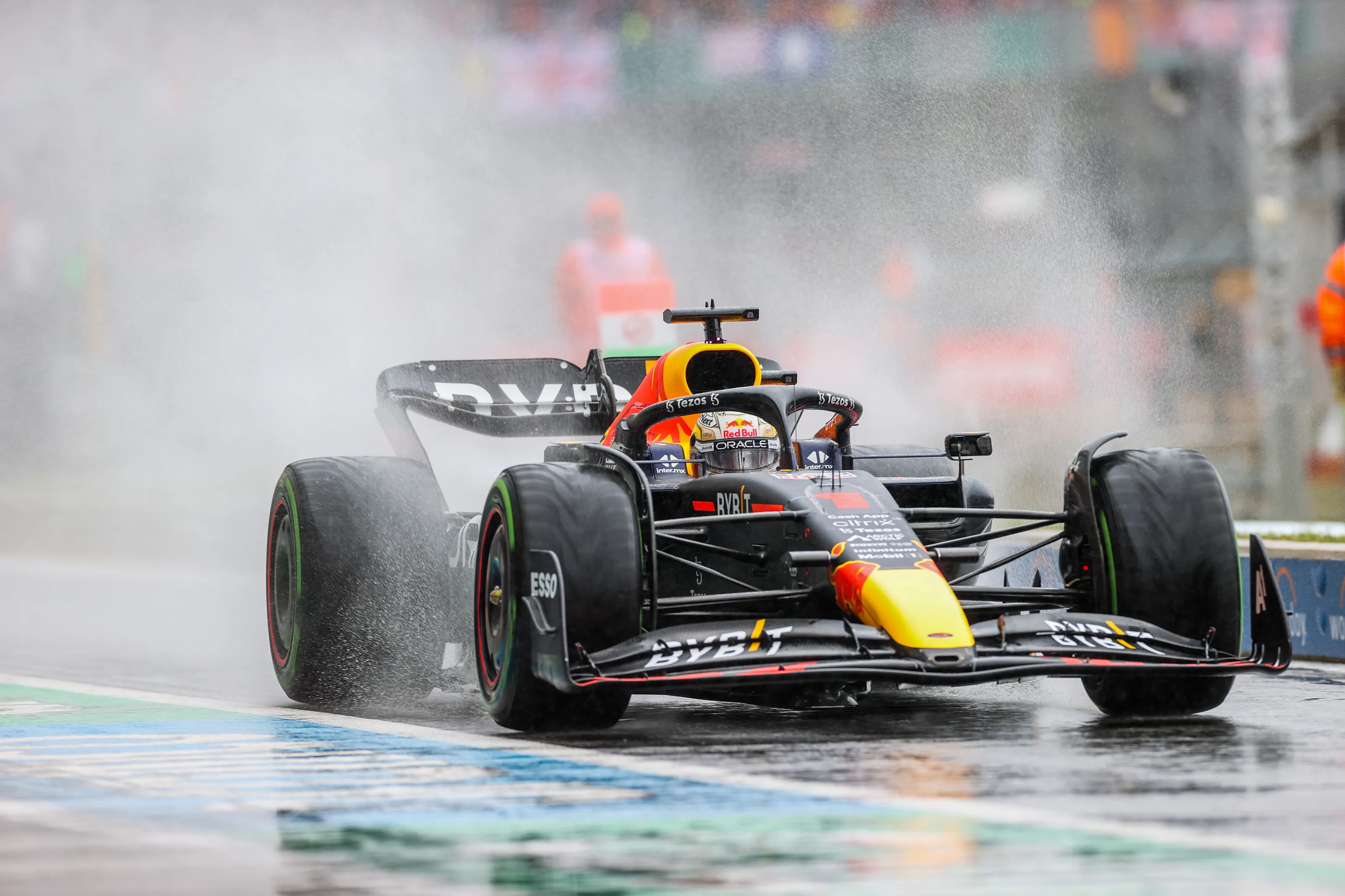 Vrijdag GP Groot-Brittannië 2022 | De RB18 doet eigenwijs terwijl Ferrari er met de snelste tijd vandoor gaat