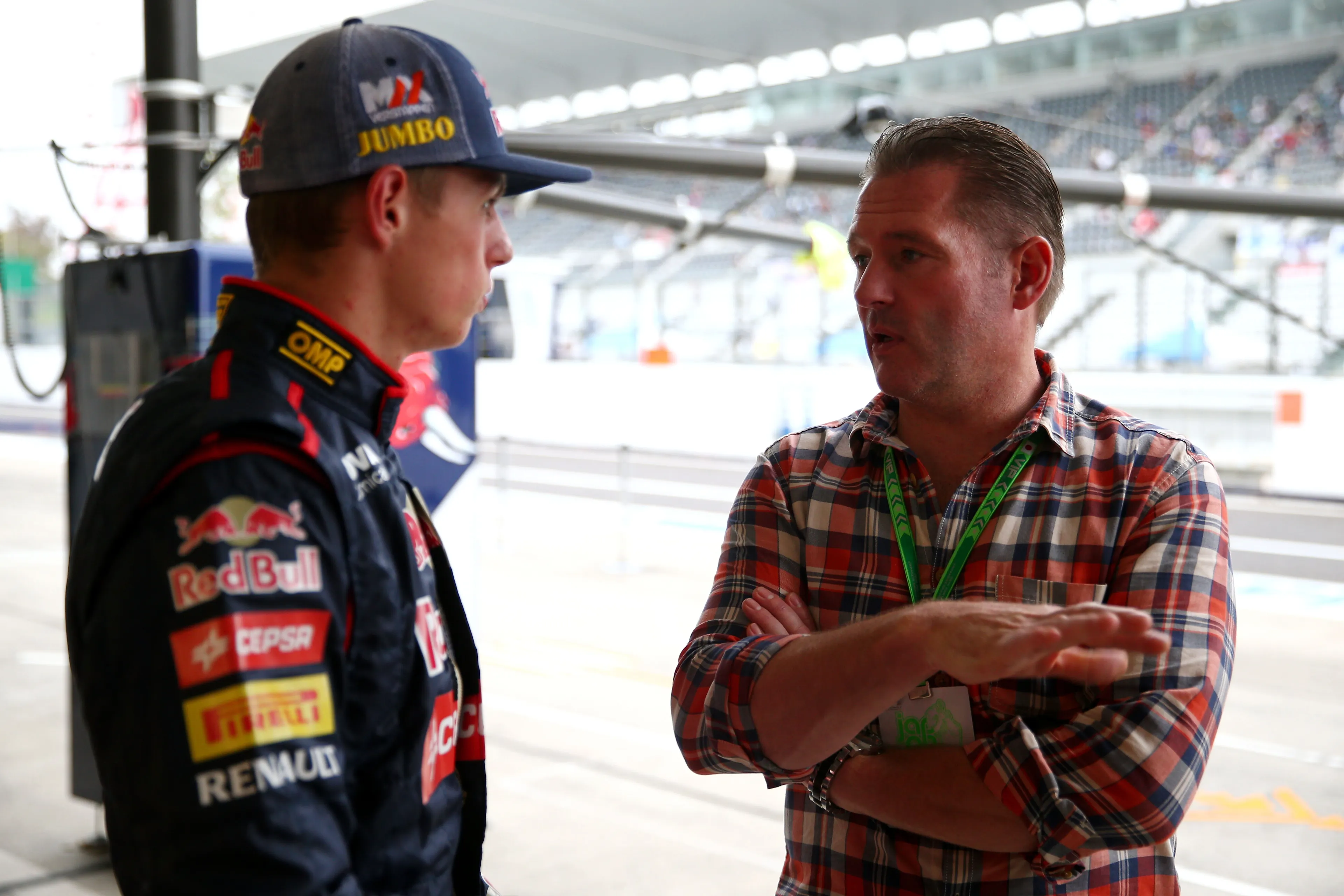 Familievriend bouwt standbeeld voor Verstappen: 'Jos heeft het grootste beest in de Formule 1 gecreëerd'