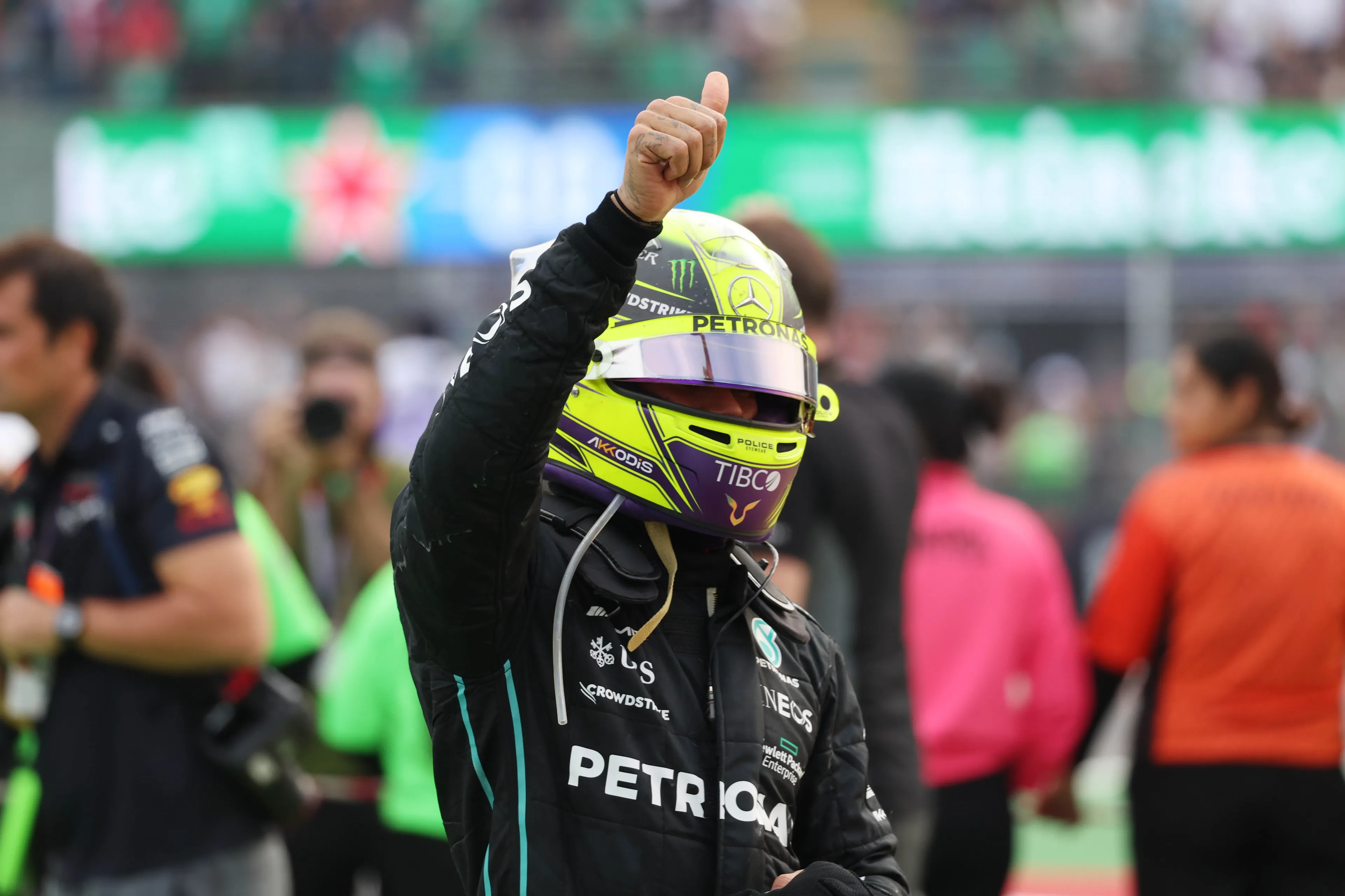 Hamilton trots op Mercedes dit jaar: 'Iedereen in het team is een winnaar'