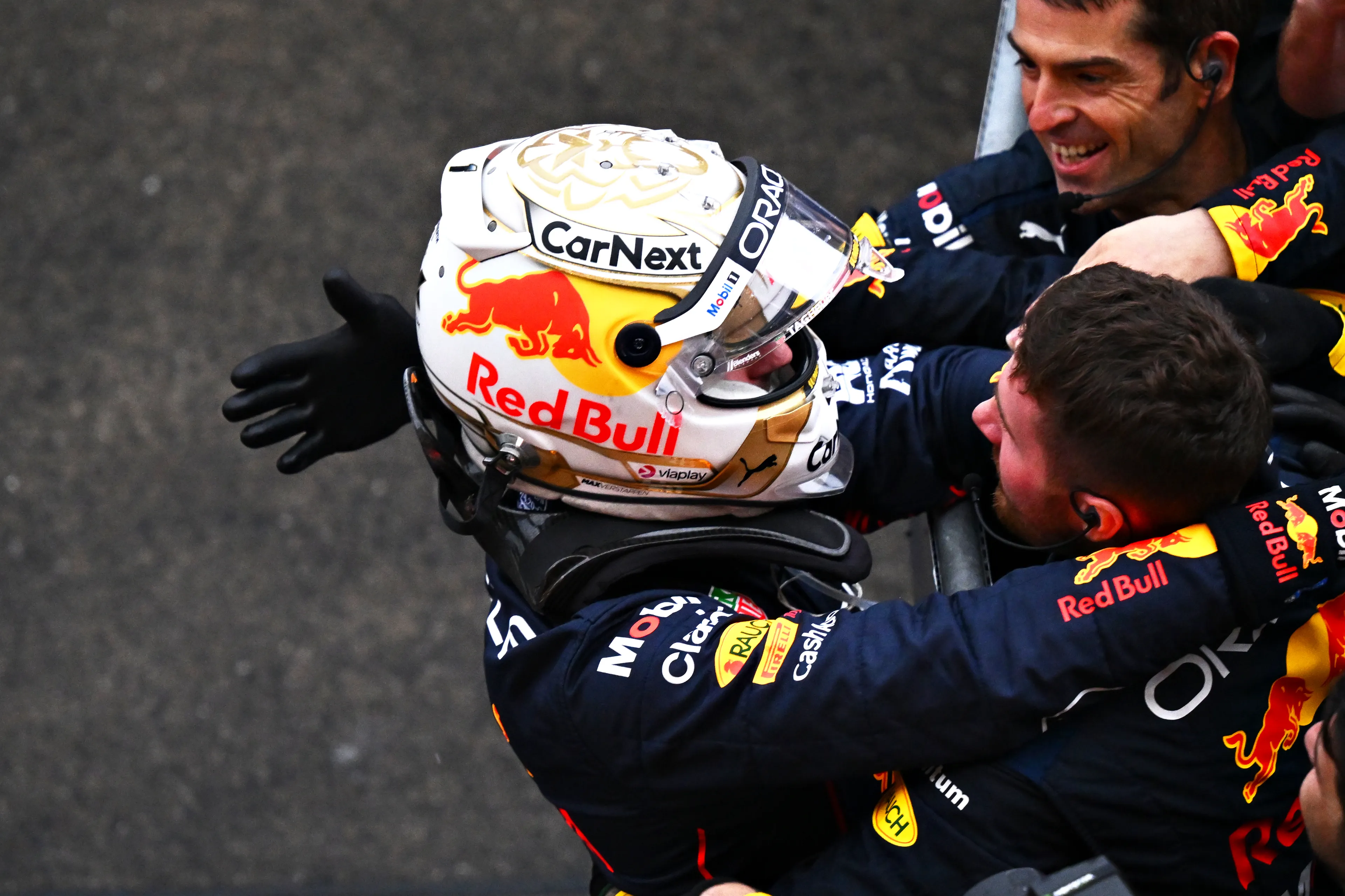 Verstappen kan titelwinst nauwelijks geloven: 'Zulke jaren komen niet vaak voor'