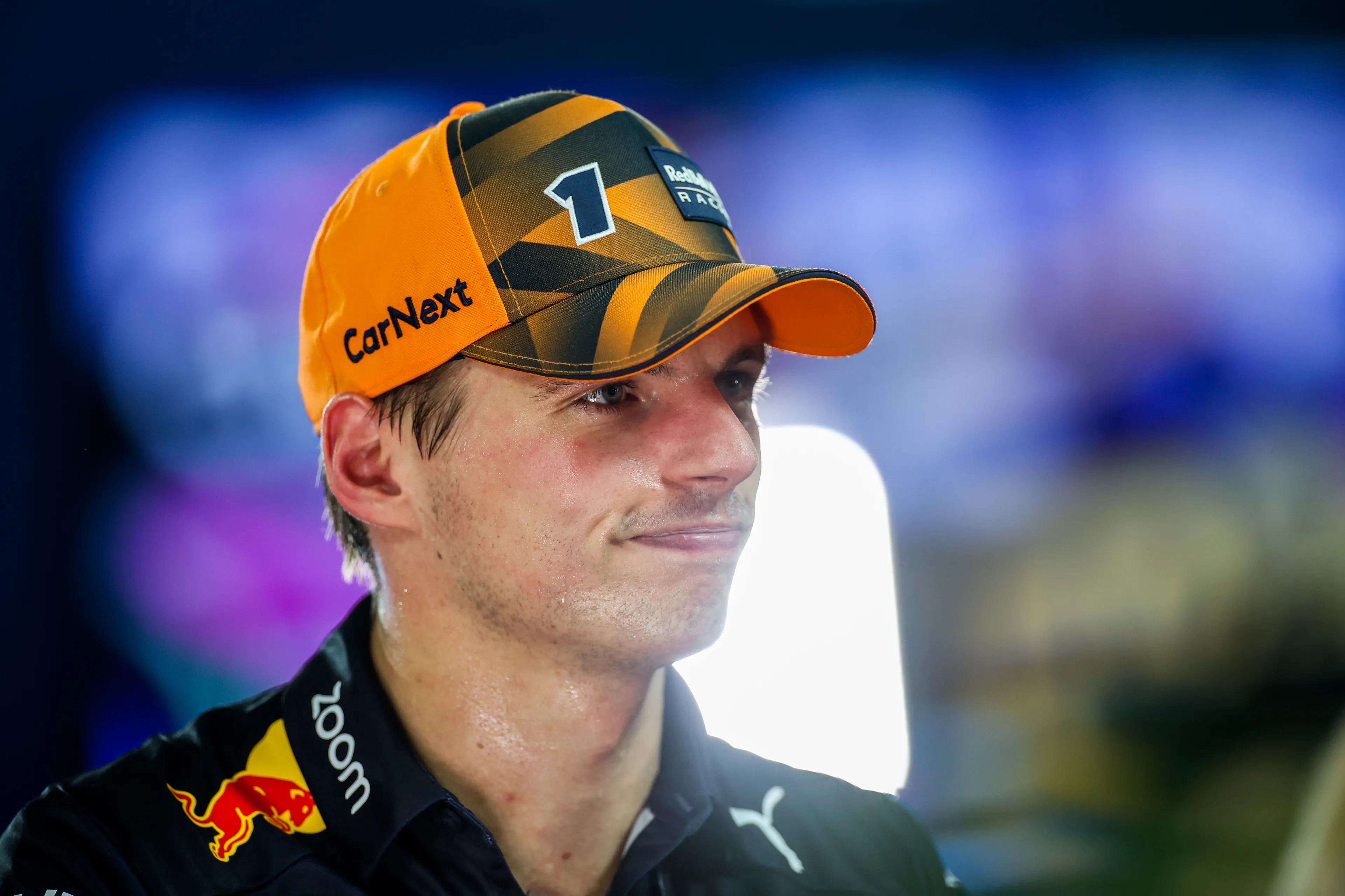 Viaplay-analisten zien blamage bij communicatie met Verstappen: 'Dit is zo'n Ferrari-fout'
