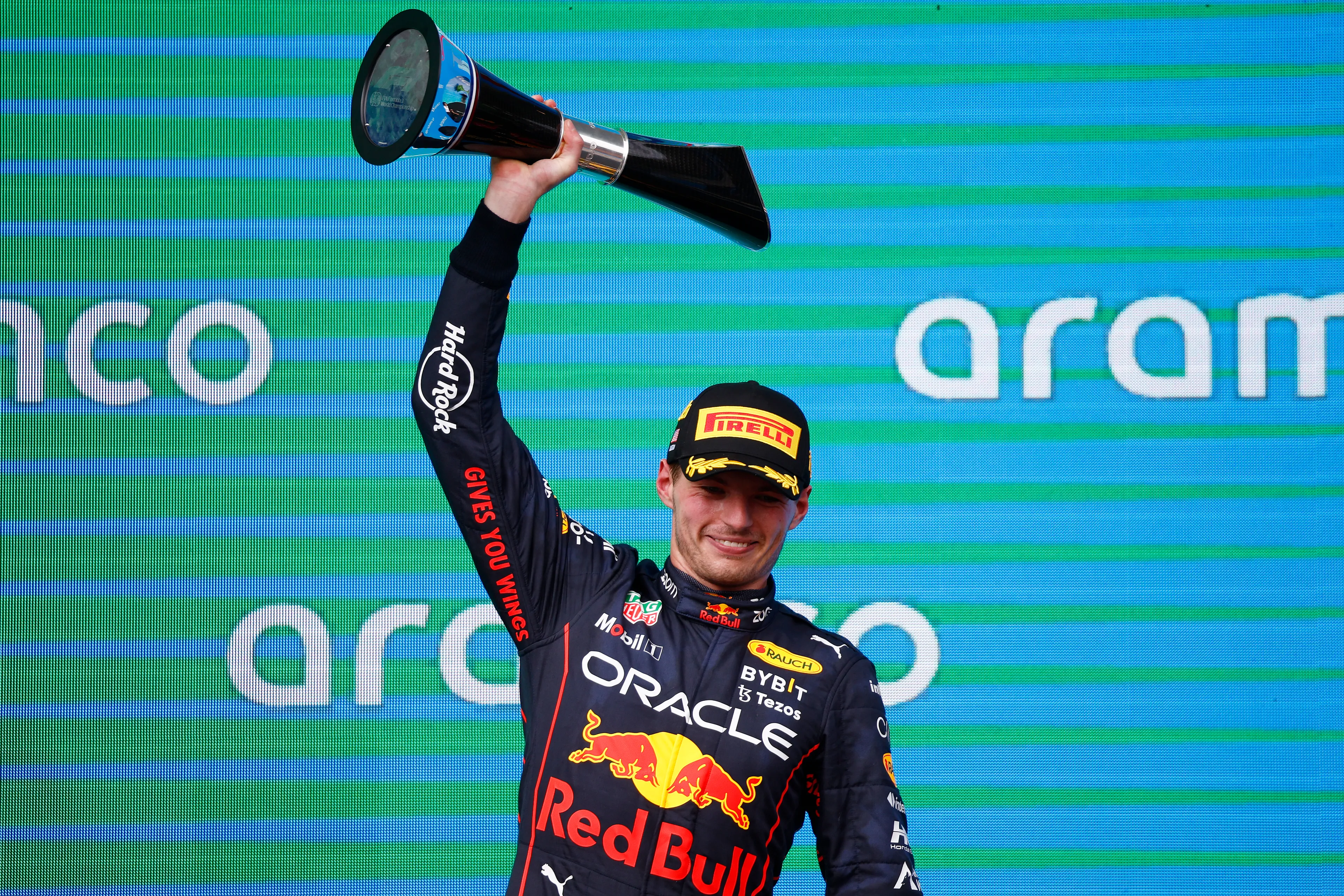 Verstappen leunt niet achterover: 'Zijn er nog steeds om te winnen'