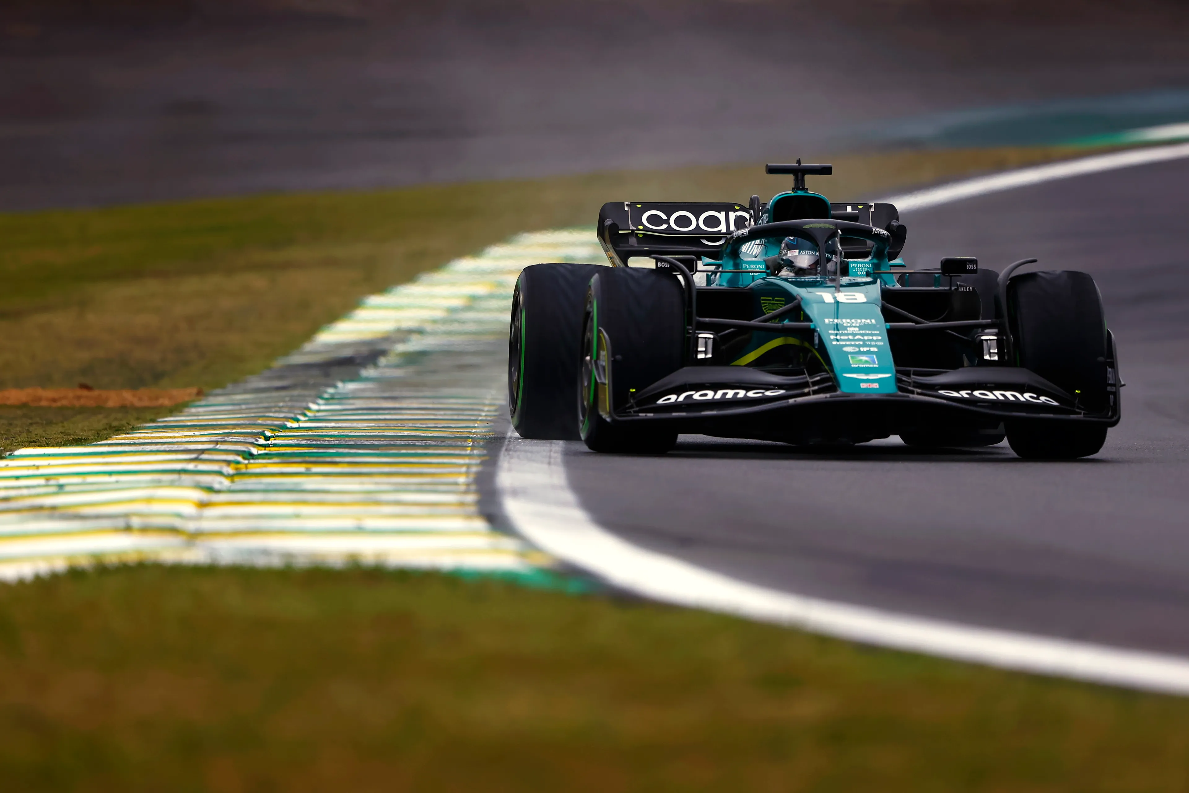 Stroll prijst Aston Martin voor ontwikkeling: 'Nieuwe pakket was het begin van verandering'