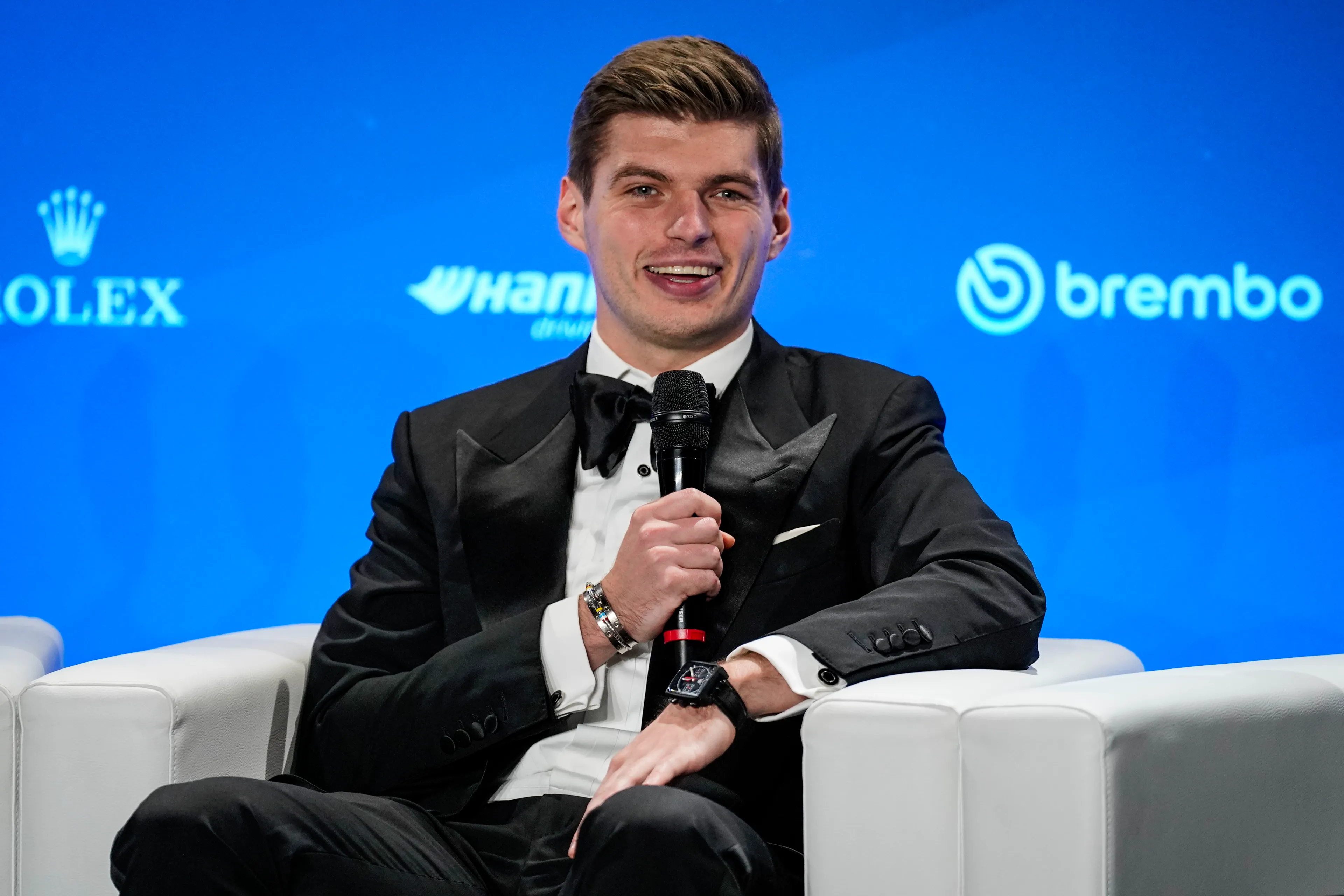 Verstappen tijdens de winterstop: kan het stuur niet loslaten en viert zijn tweede titel