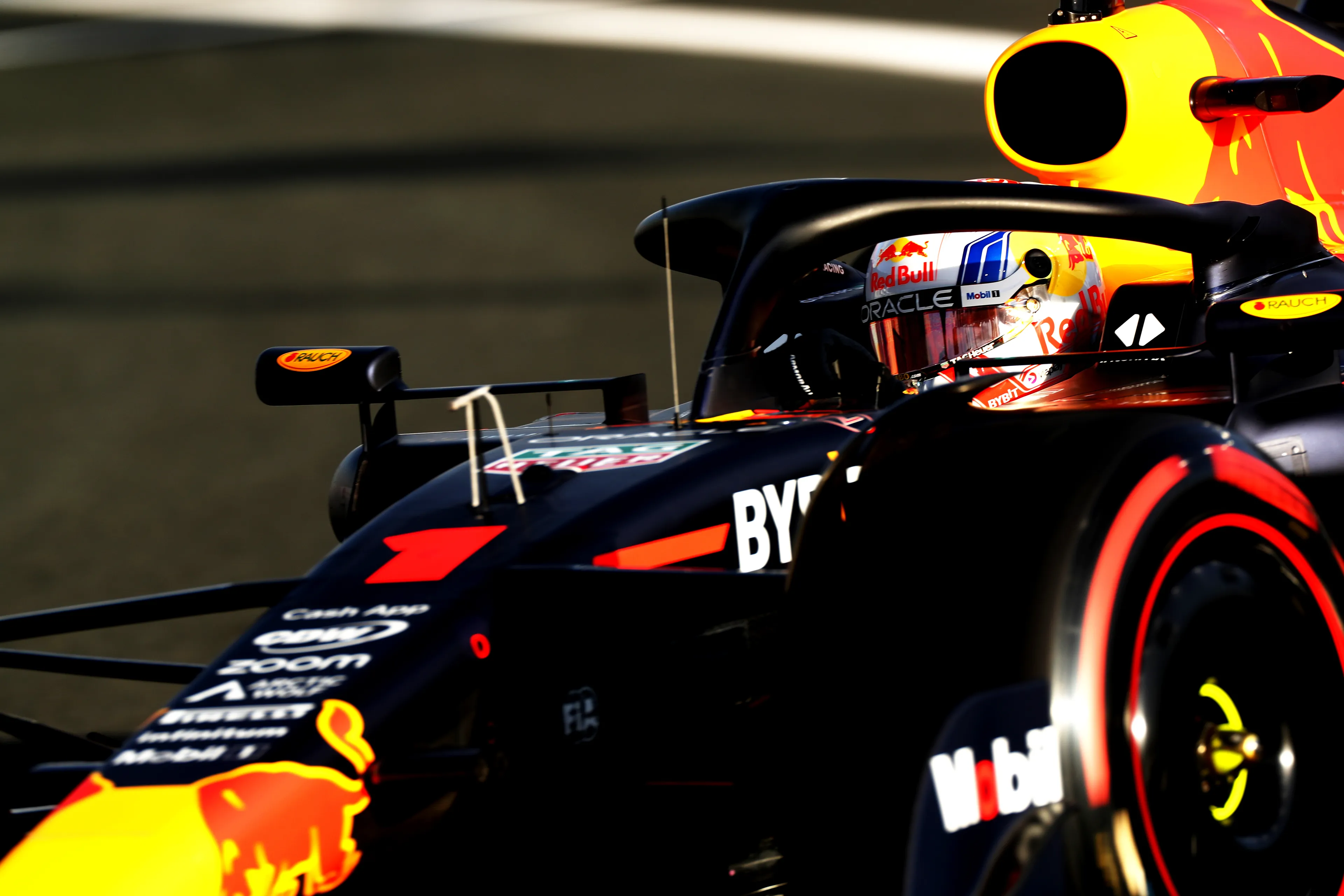 Boordradio's VT1 | Bocht 22 probleem voor Verstappen: 'Hij wil totaal niet insturen'