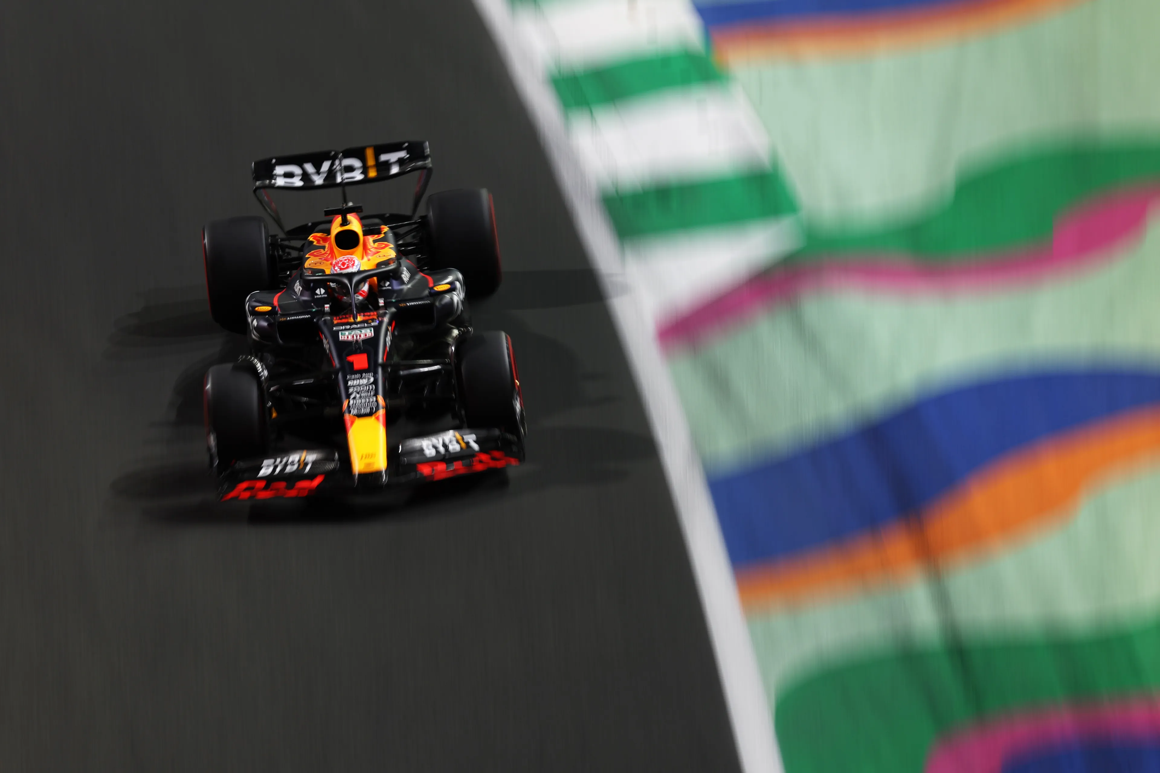 Verstappen tikt Red Bull op de vingers vanwege problemen: 'Mag zeker niet in onze situatie'