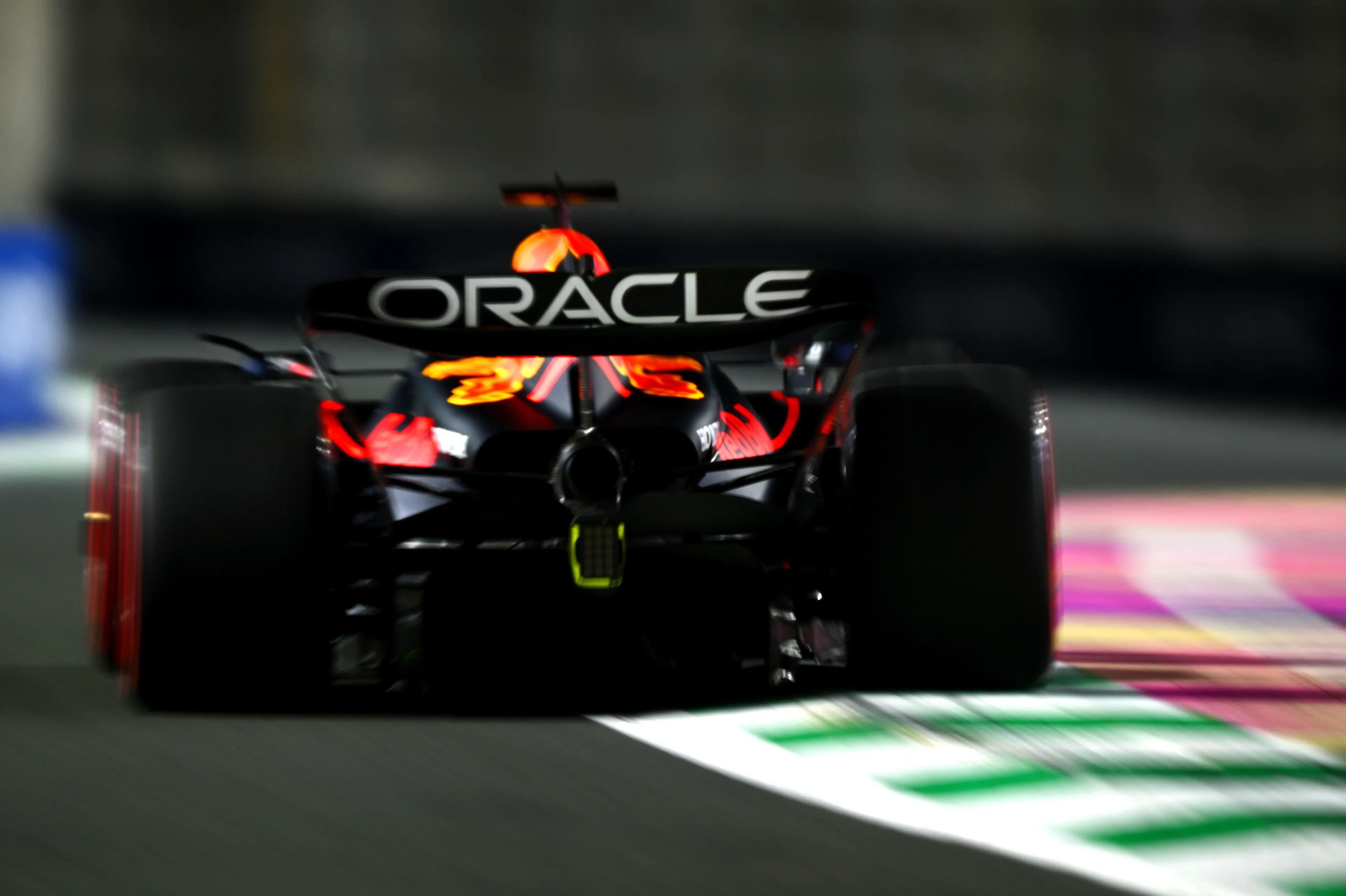 Vowles oneens met ex-collega's Wolff en Russell over Red Bull: 'Dat betwijfel ik'