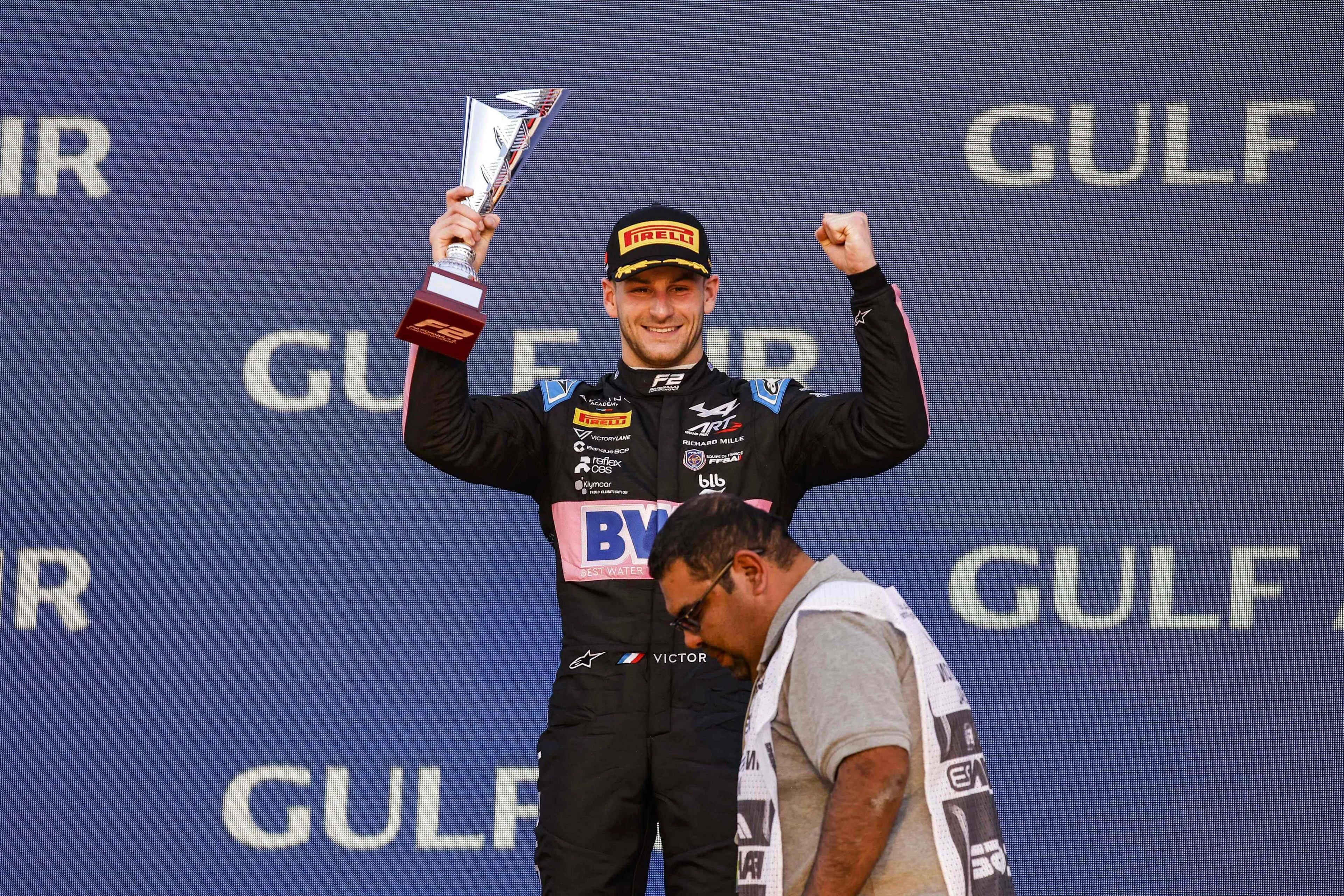 F2 en F3 in Groot-Brittannië | Martins komt tijdstraf te boven, spanning stijgt in titelstrijd na uitvalbeurt Vesti