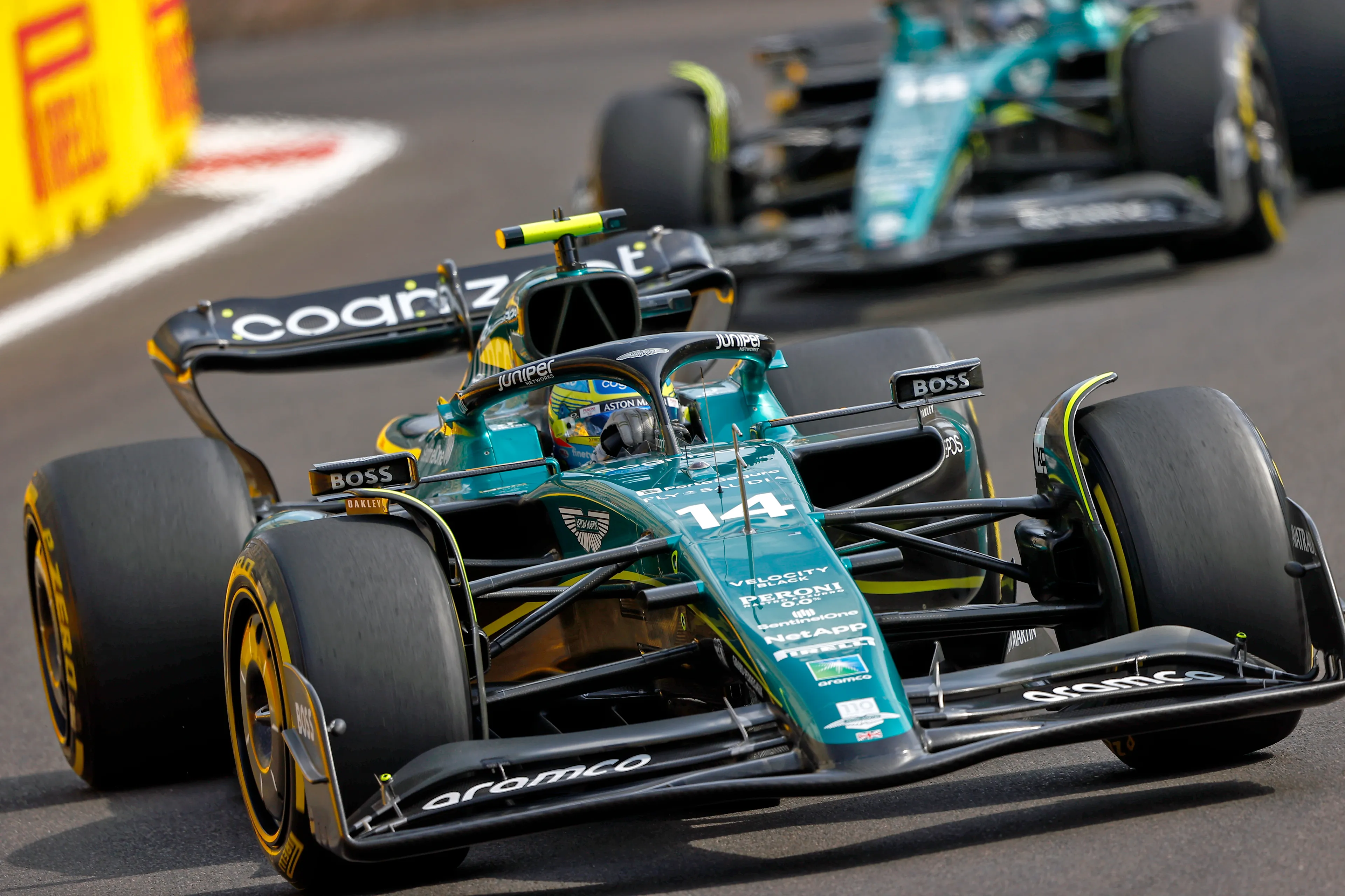 Alonso moest abonnement op P3 opzeggen: 'Maar Leclerc heeft geluk gehad'