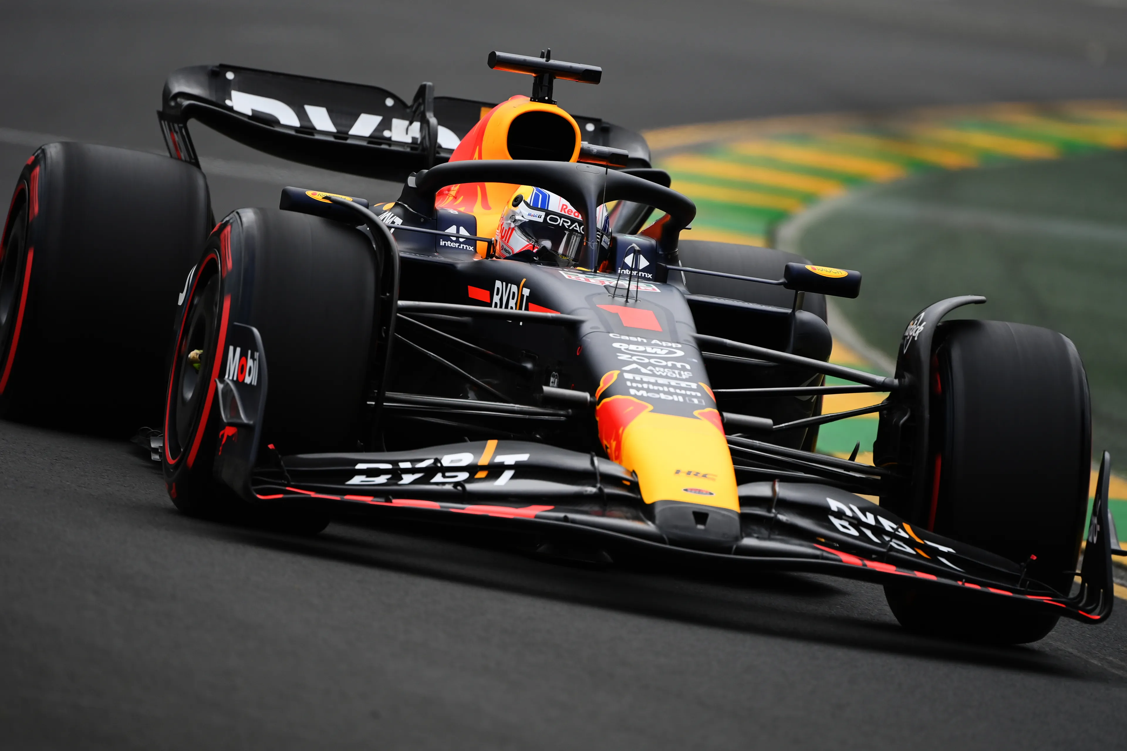 Verstappen hoeft niet te vrezen voor Mercedes: 'Alonso sterker over een raceafstand'