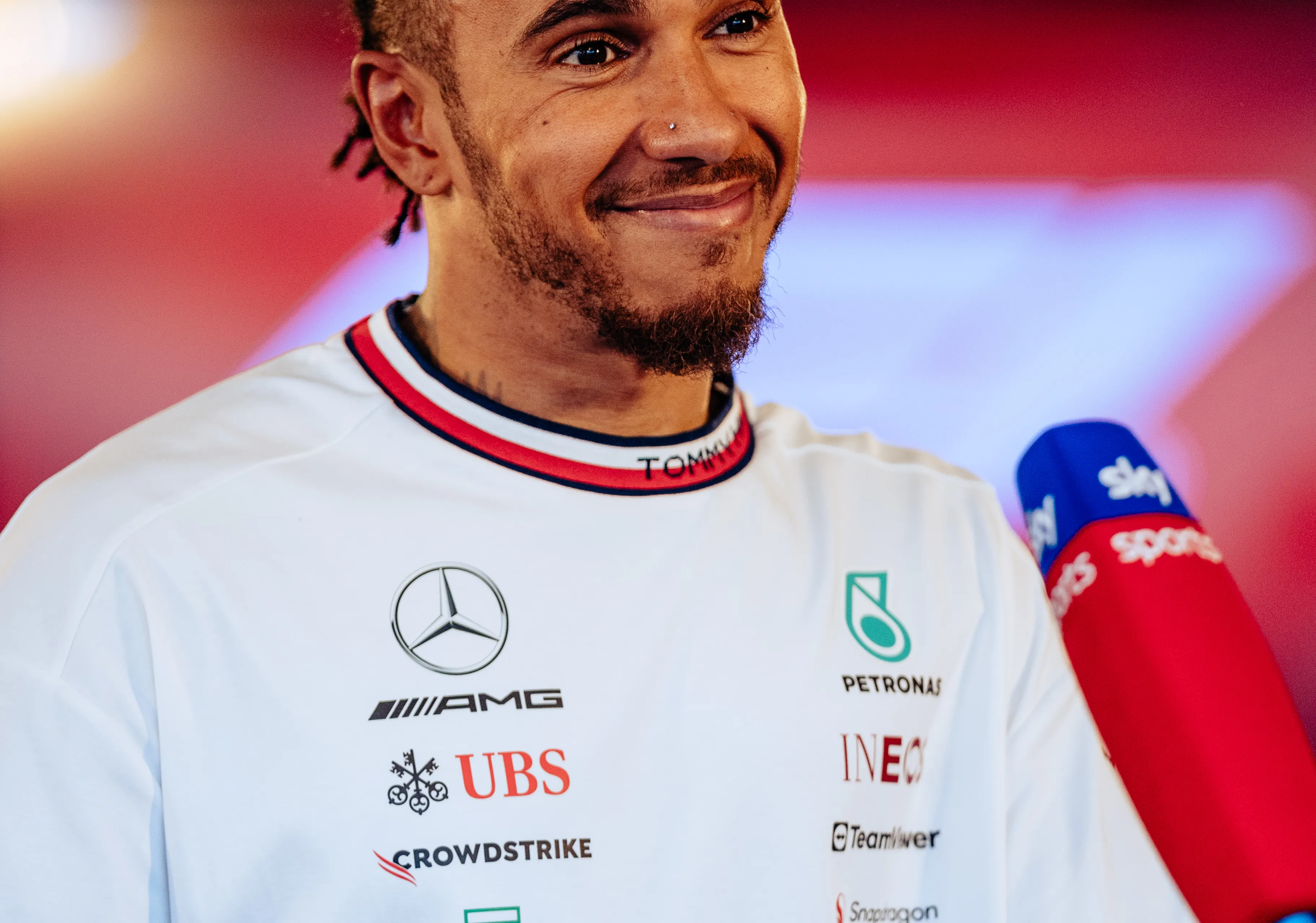 Hamilton telt dagen en weken af tot W14B: 'Hopen dat we het tegen de Astons kunnen opnemen'