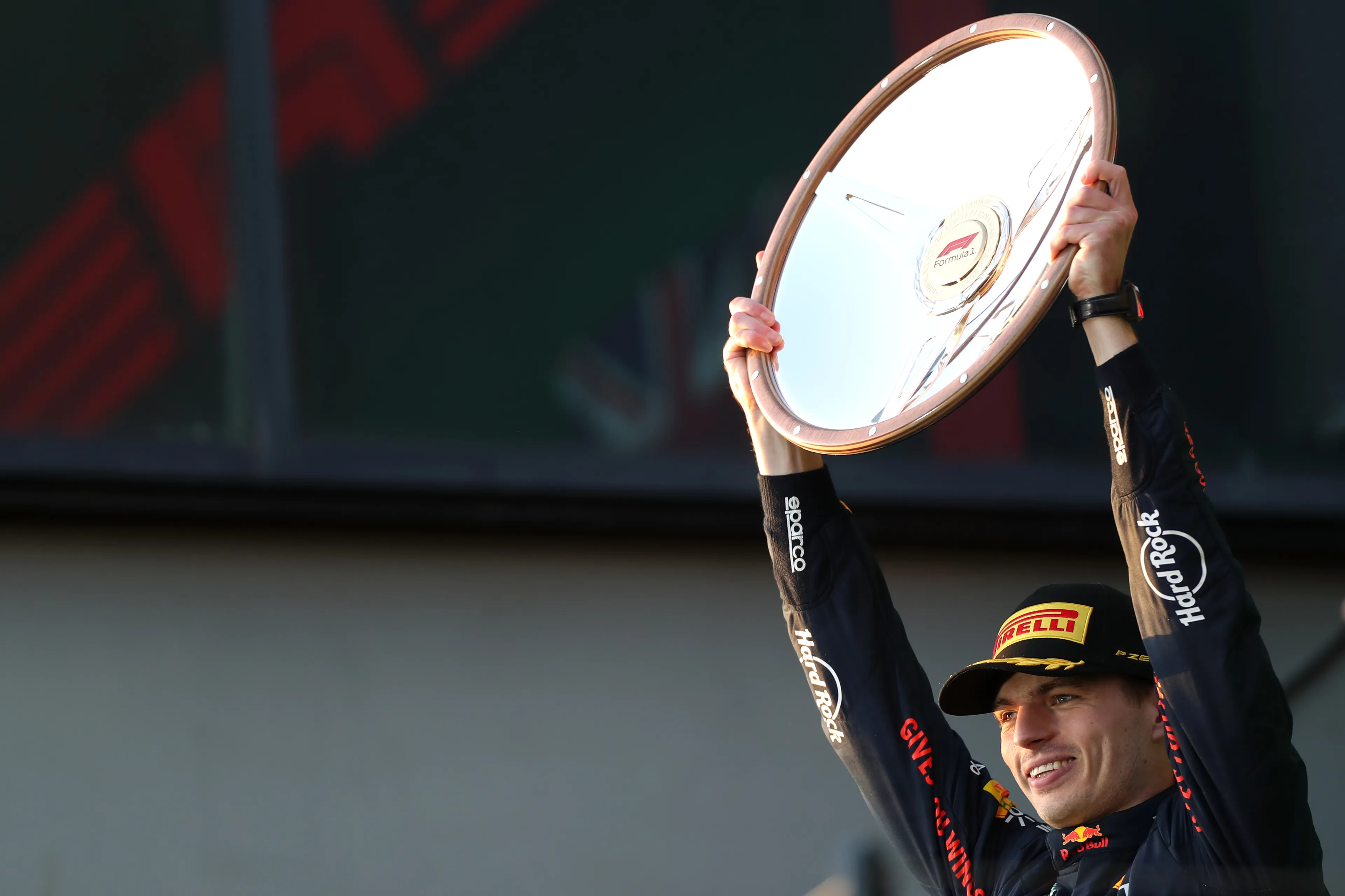 Internationale media: 'De besluitvorming overschaduwde een formidabele prestatie van Verstappen'