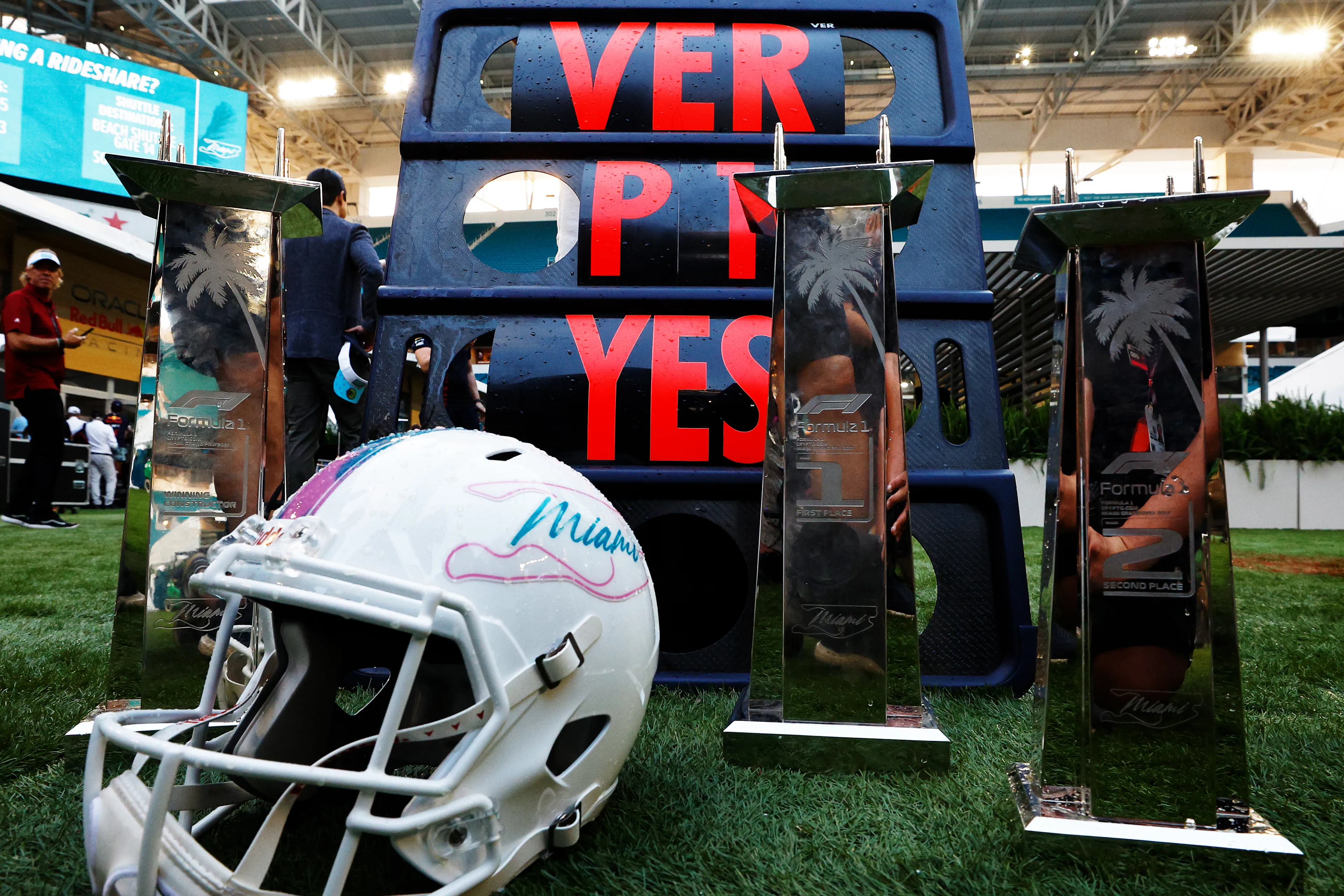 Buitenlandse media komen superlatieven tekort: 'Alsof hij van een andere planeet kwam'