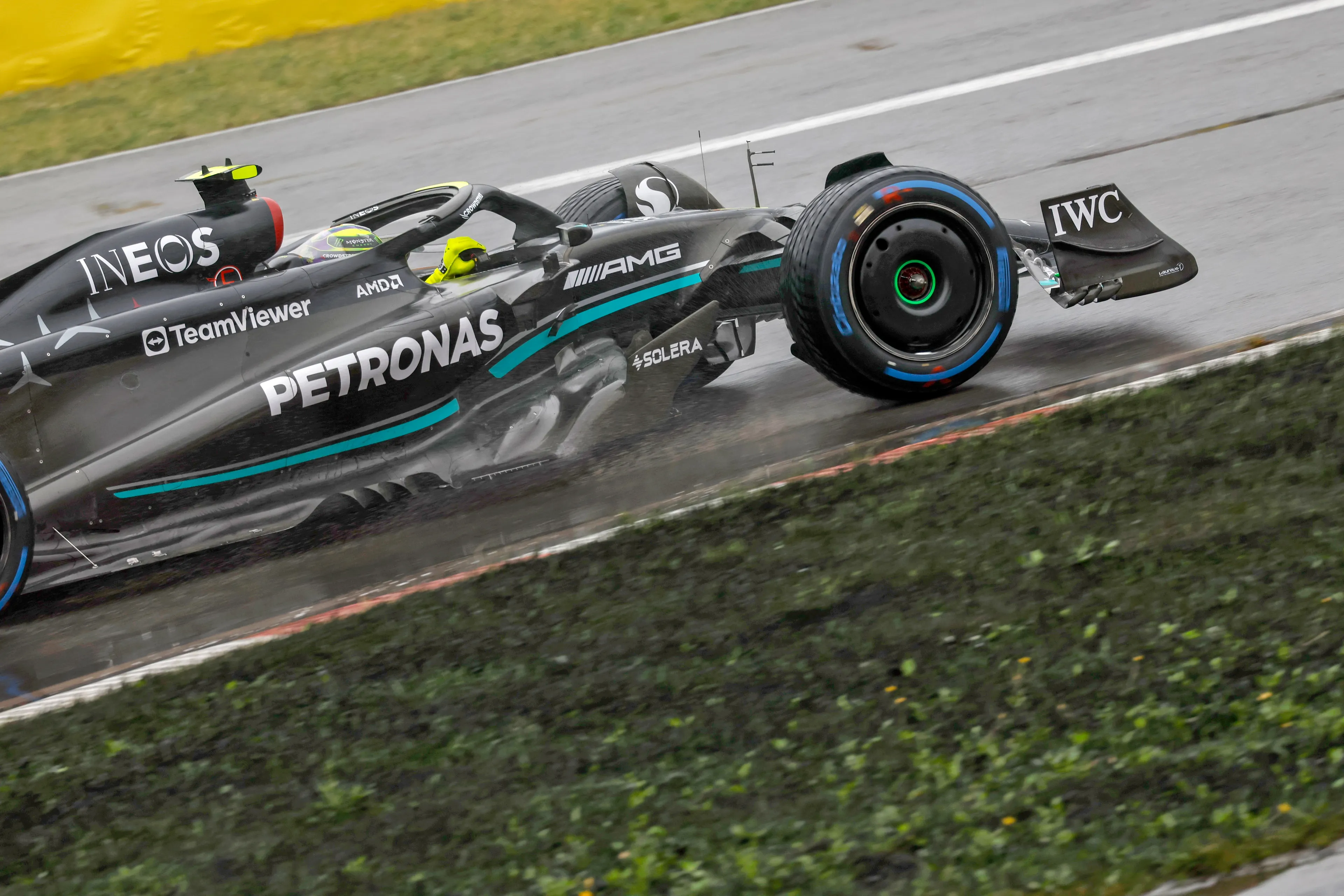 Hamilton strijdlustig richting de race: 'Als ik Alonso bij kan houden, ga ik hem alles geven'