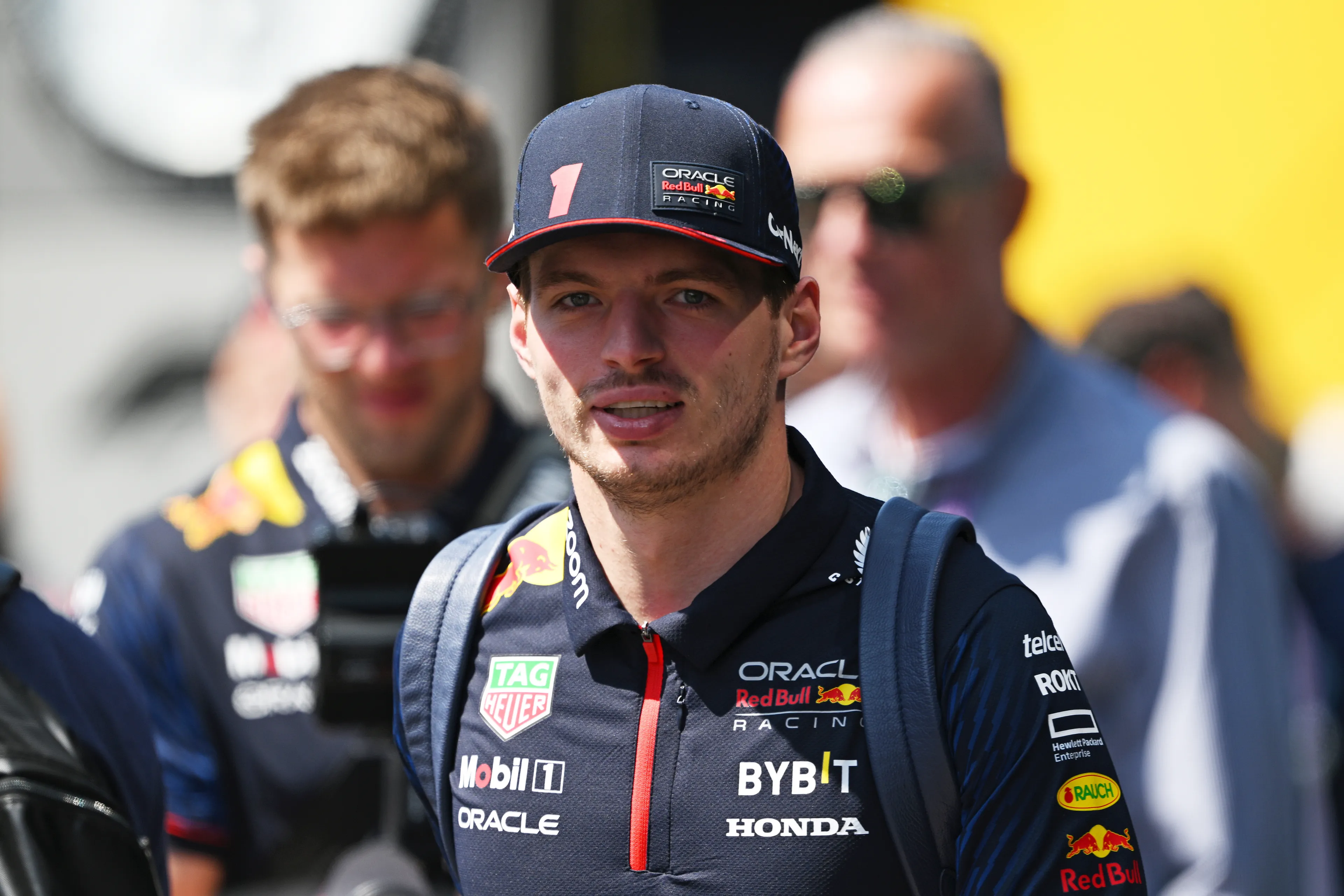 Boordradio's VT1 & VT2 | Verstappen: 'Iemand zijn telefoon gaat, is dat die van Helmut?'