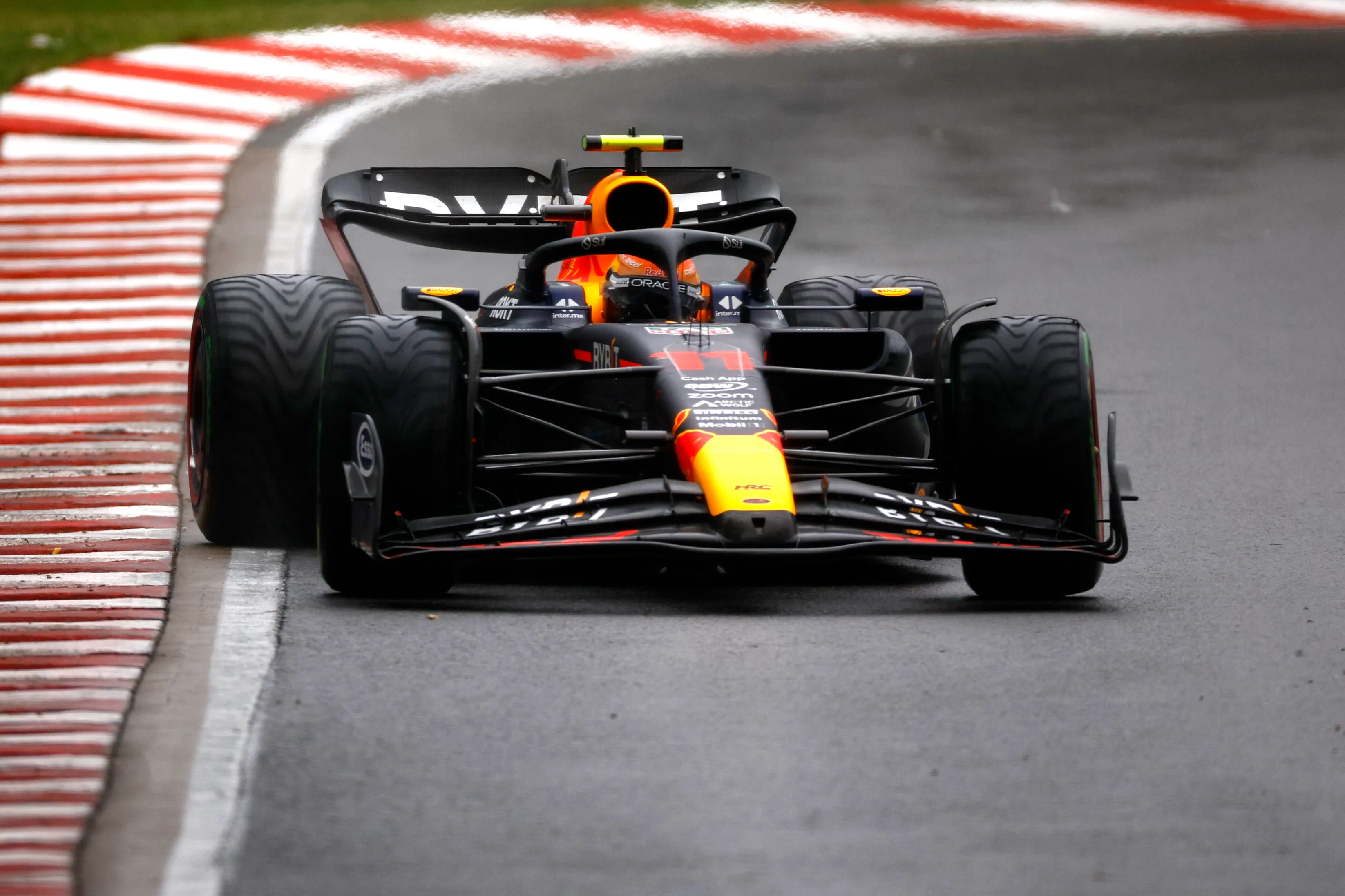 Kwalificatieduels | Pérez sneuvelt weer vroeg en ziet Verstappen uit zicht verdwijnen