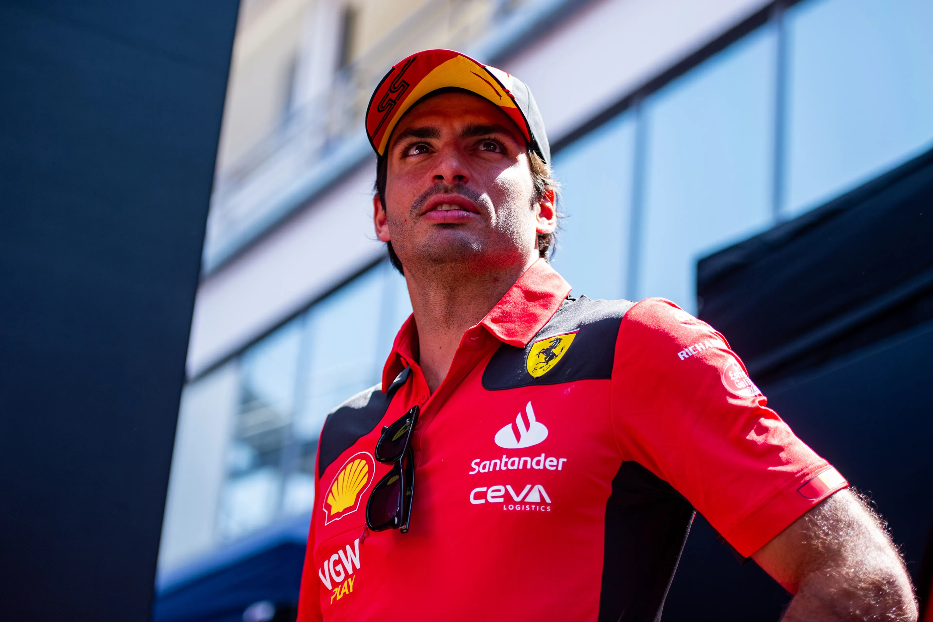 Geruchten over voorcontract Sainz bij Audi ontkend: 'Plan A, B en C zijn Ferrari'