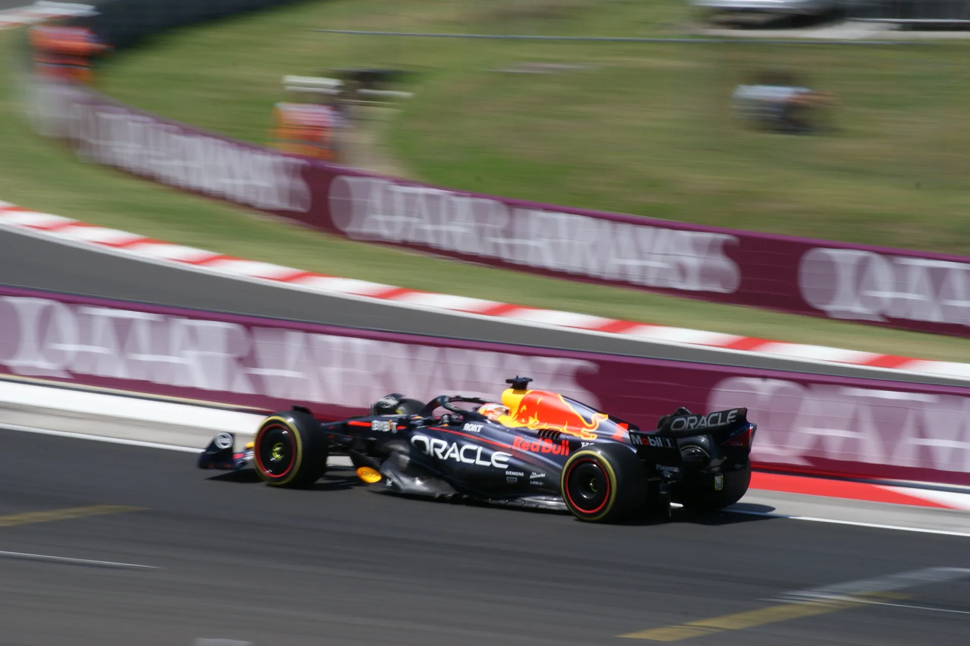 Tribuneverslag GP Hongarije | Liters water, zonnebrand, bier en een zege van Verstappen