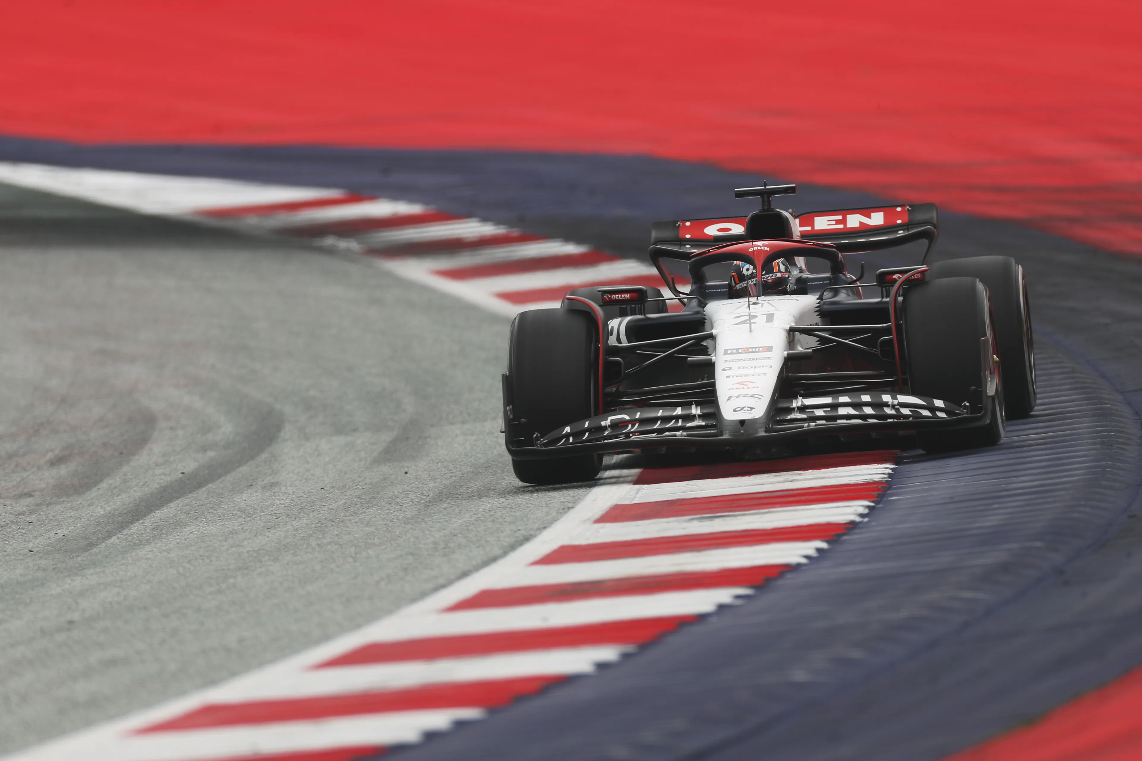 Magnussen ziet wanhopige situatie bij De Vries: 'Hij racet voor zijn toekomst'