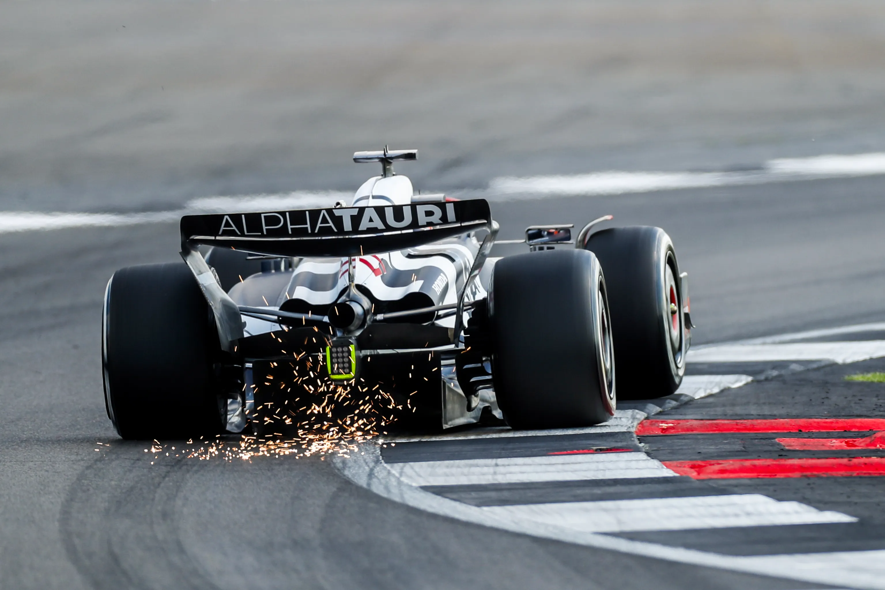 De Vries houdt het glas halfvol: 'Ik hou van wat ik doe en ik geef alles'