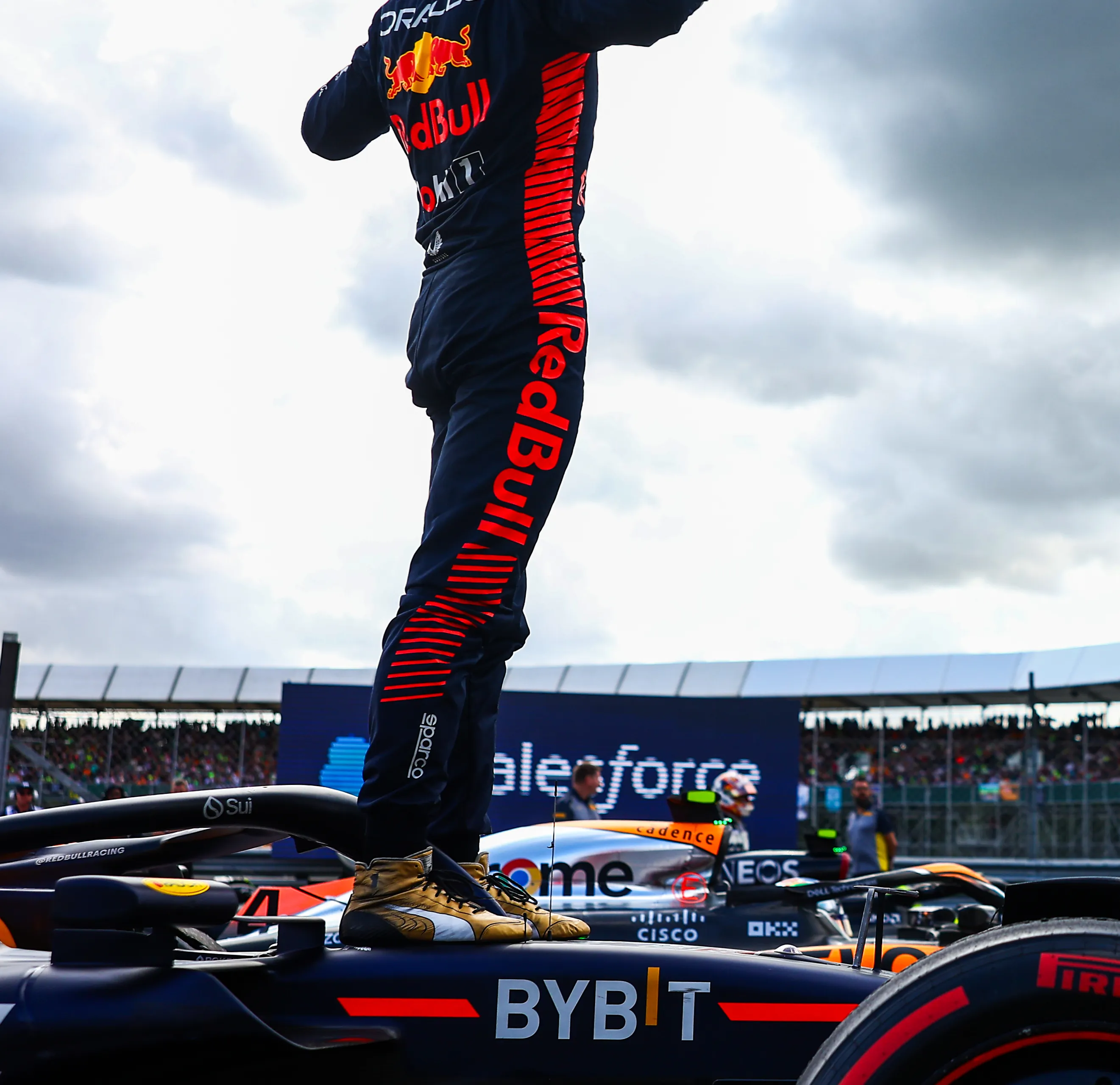 Verstappen pakt Silverstone-revanche en hengelt 43e zege binnen, Norris mee naar het podium