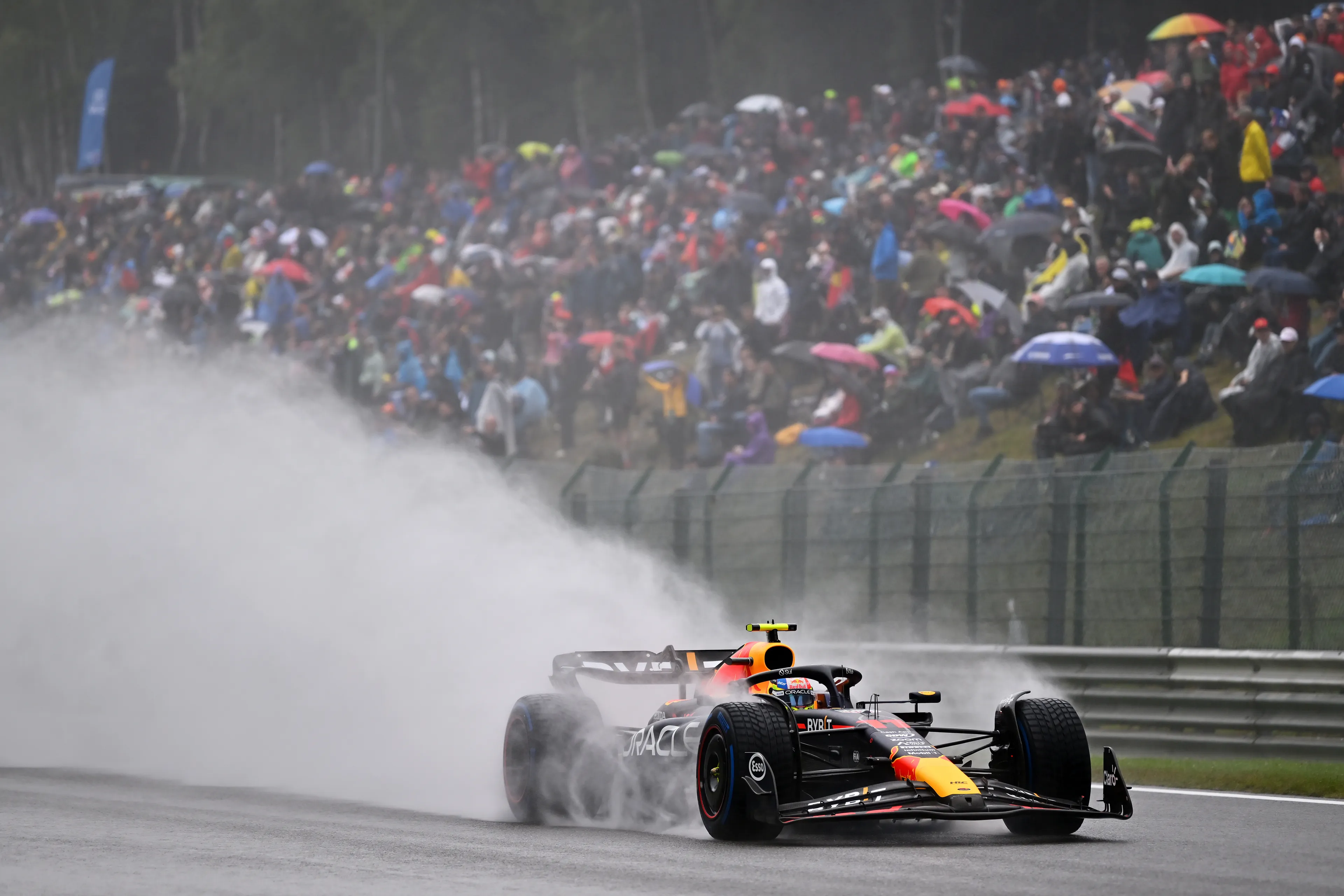 Pérez legt schuld crash bij Hamilton: 'Onderstuurde tegen mijn auto aan'