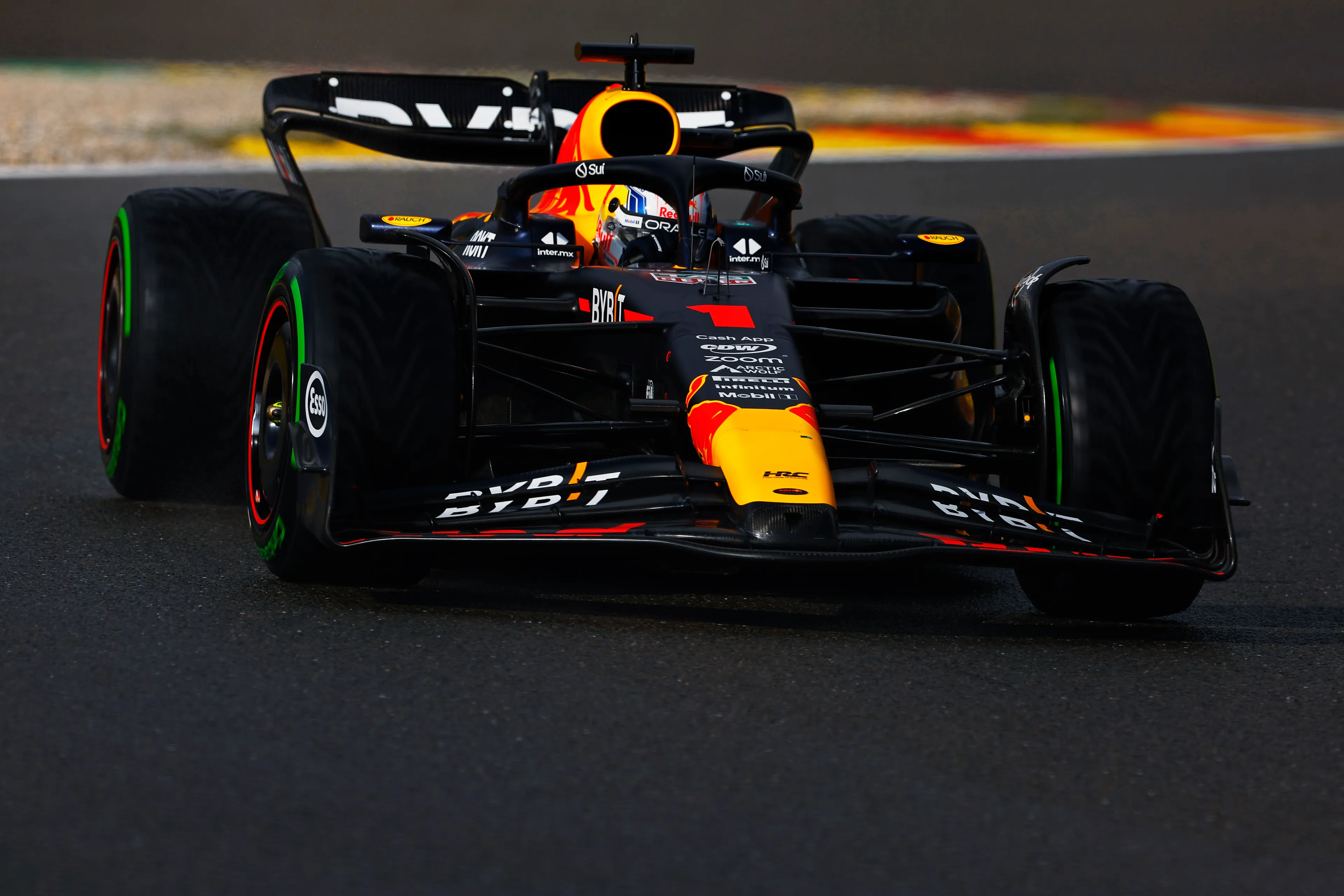 Verstappen 'heeft het allemaal', maar 'staat er nu helemaal alleen voor'