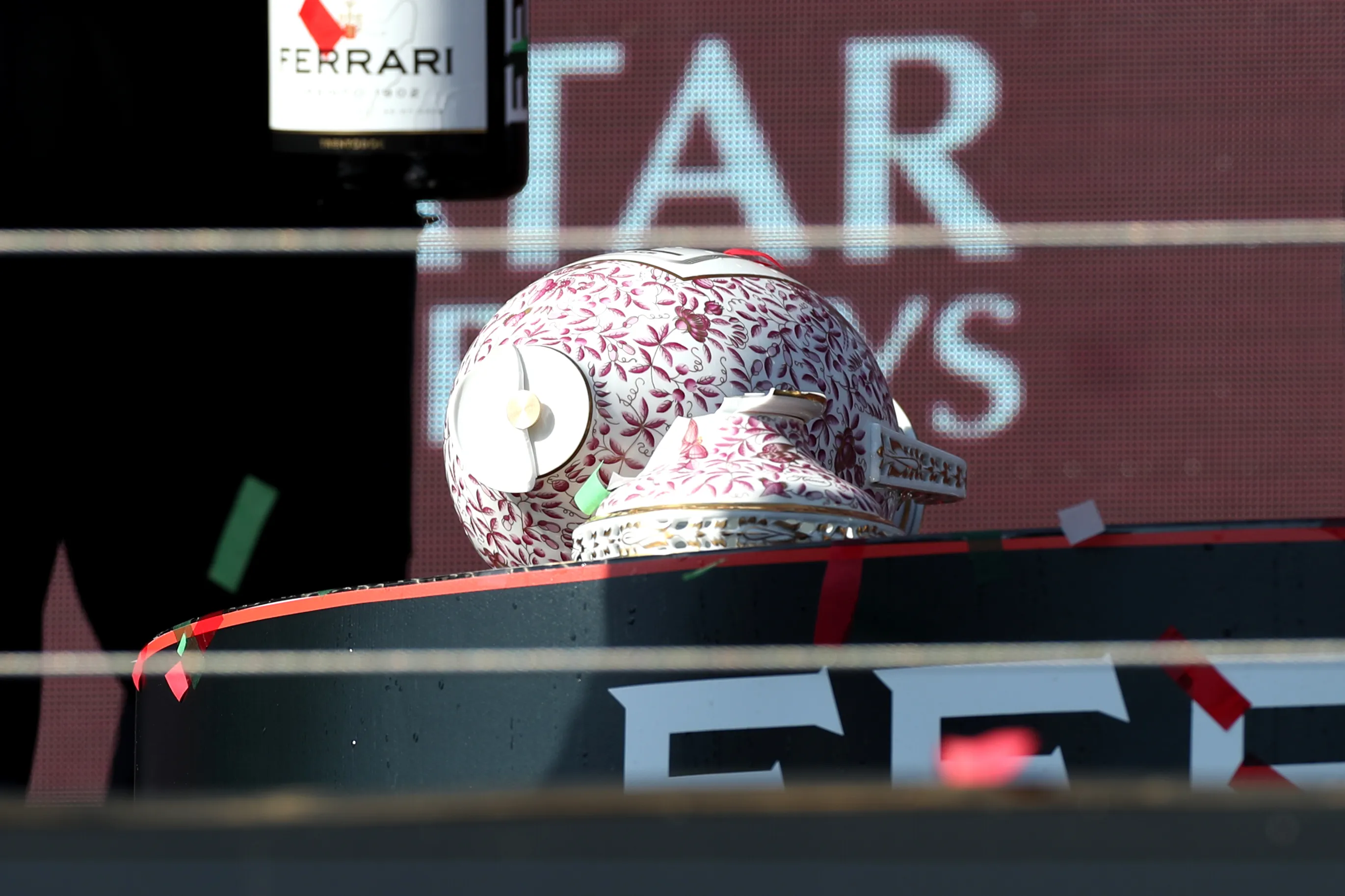 Verstappen krijgt spoedig vervanger voor gebroken trofee, Norris neemt de schuld niet op zich