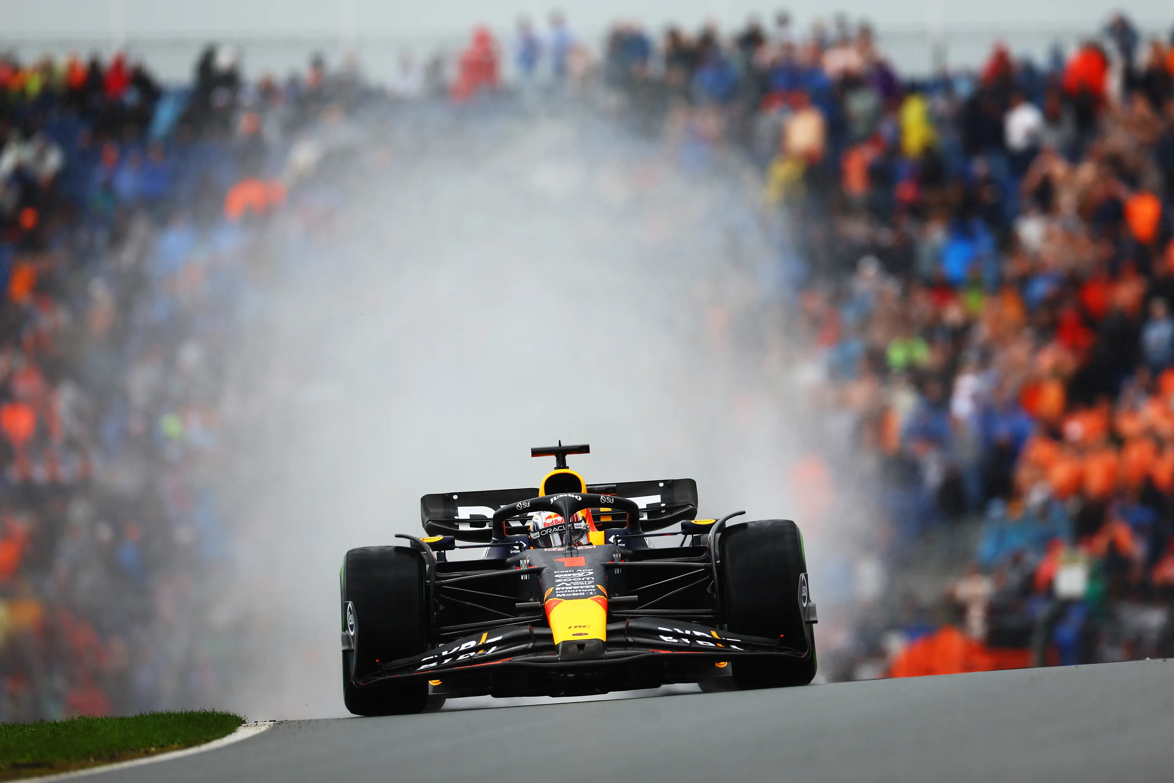 Verslag VT3 | Verstappen topt tijdentabel op nat Zandvoort, laat Russell vier tienden achter zich