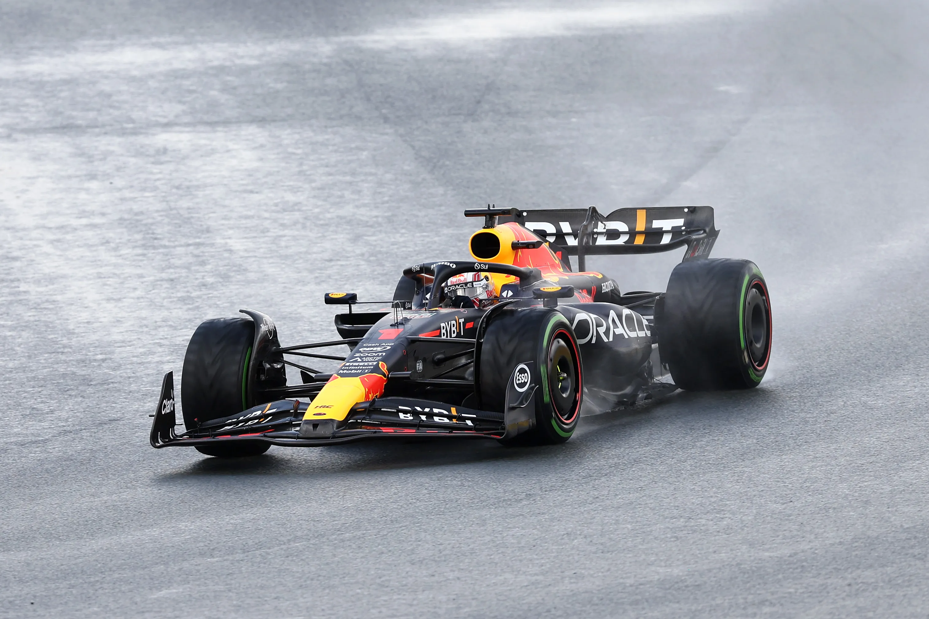 Horner bagetelliseert Perez' resultaten: 'Verstappen was twee seconden sneller dan wie dan ook'