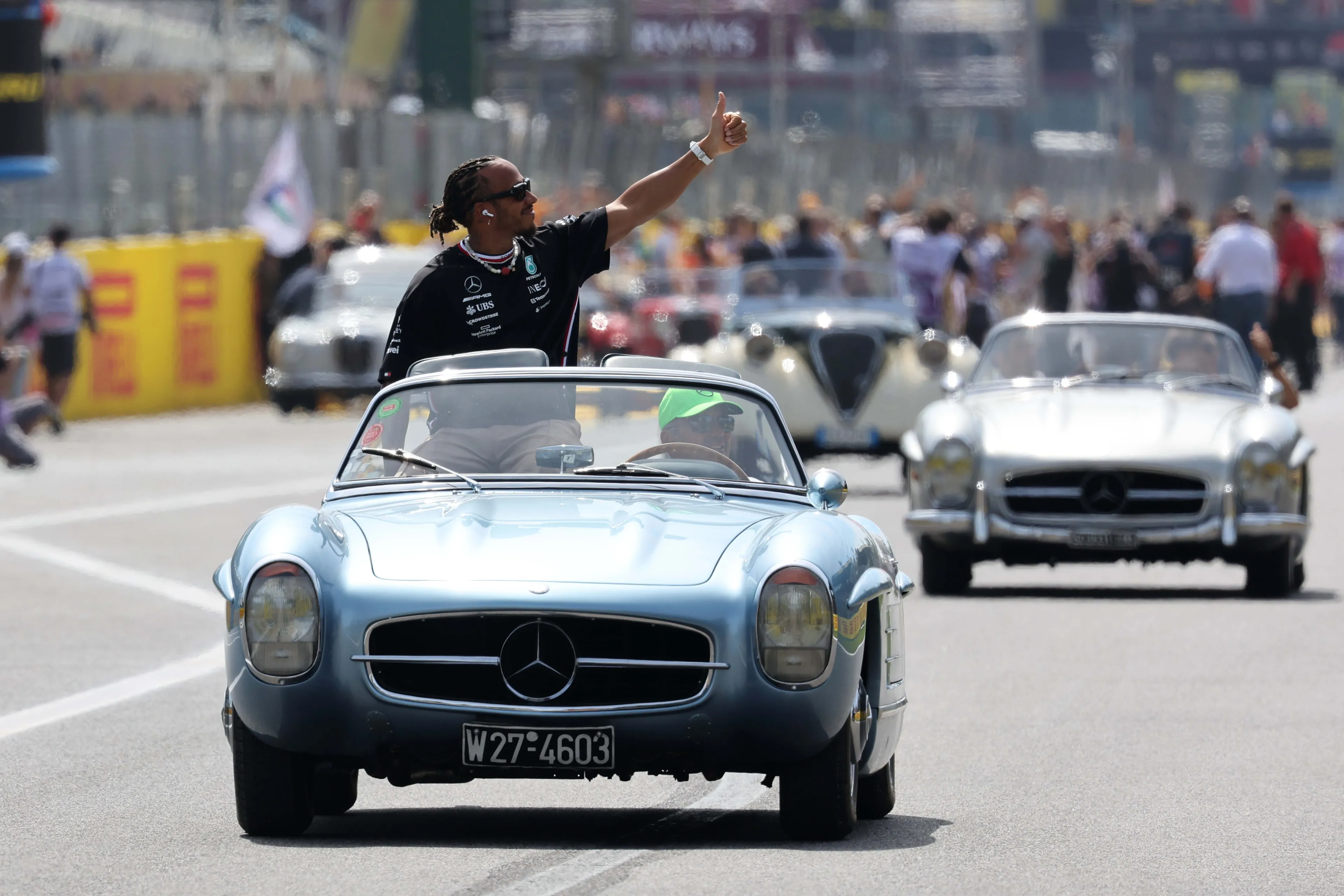 Verstappen ontbreekt ondanks recordzege weer op heldenlijstje van Hinchcliffe, Hamilton wél gekozen na Piastri-incident