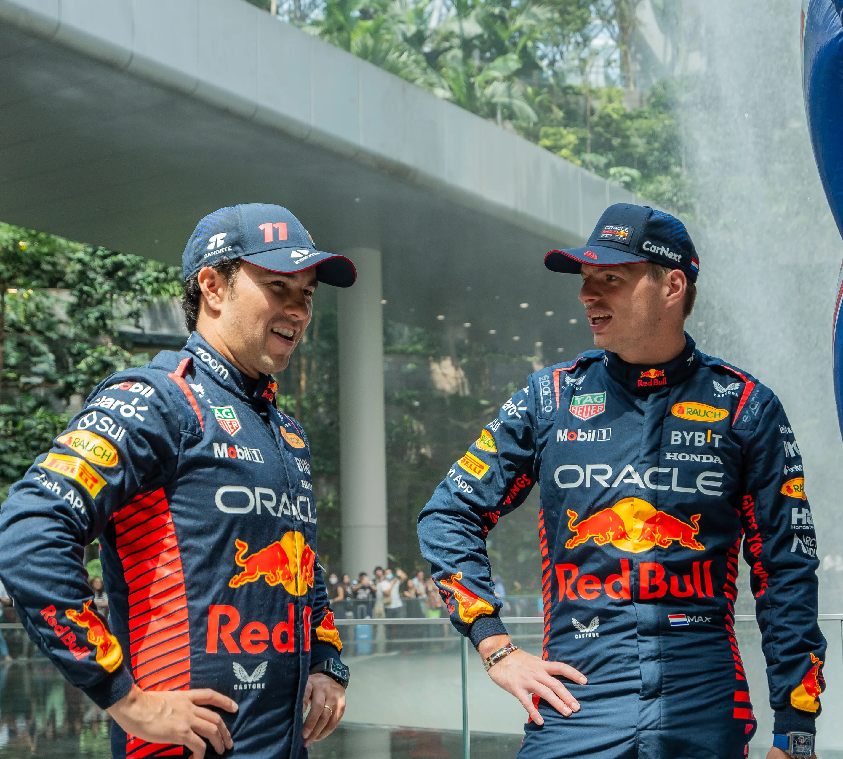 Viaplay-analisten zien reden voor vroege Red Bull-exit: 'Zelfs Verstappen kon de auto niet op de baan houden'