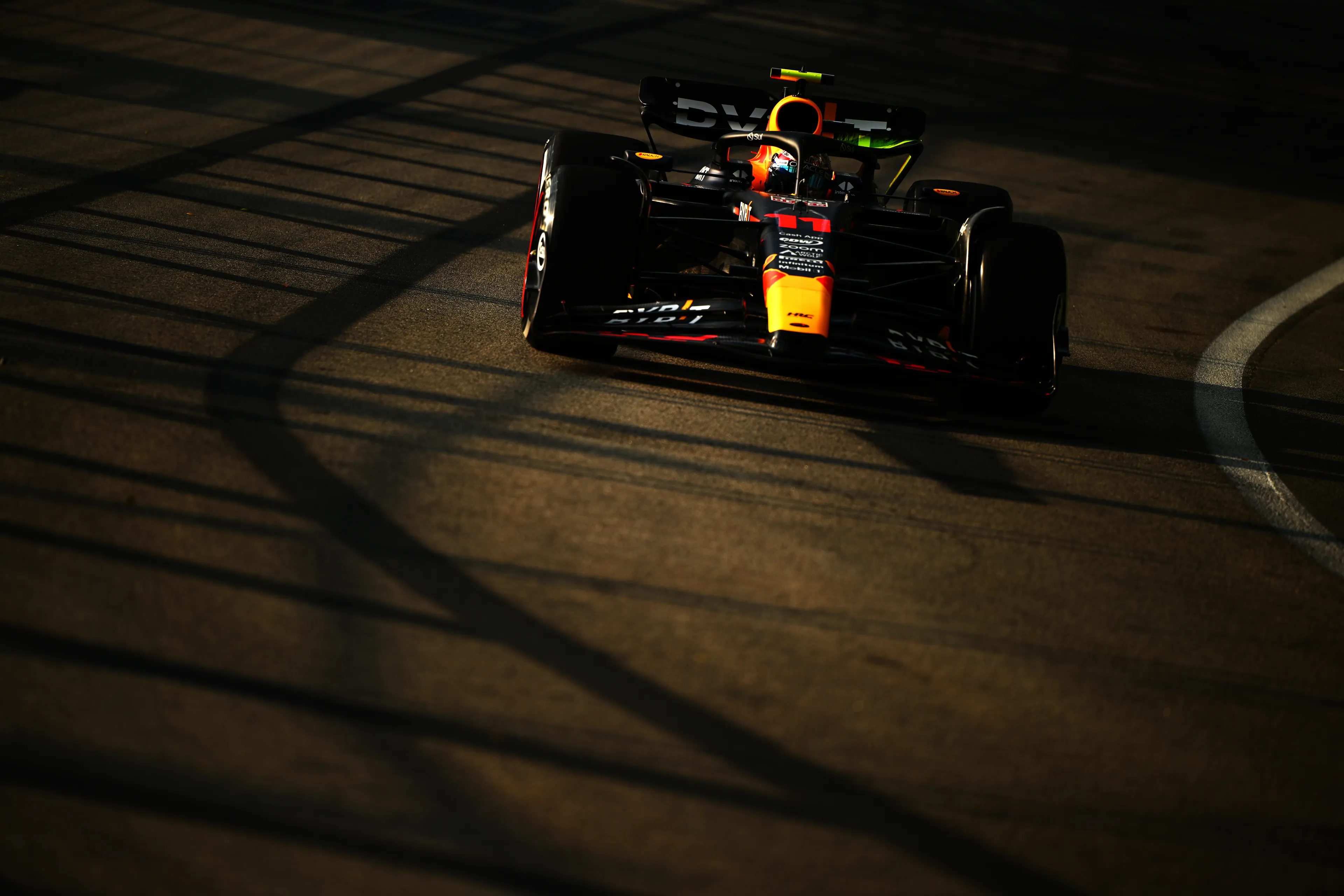 Pérez krijgt tijdstraf na incident met Albon: 'Het kan haast niet slechter dan dit'