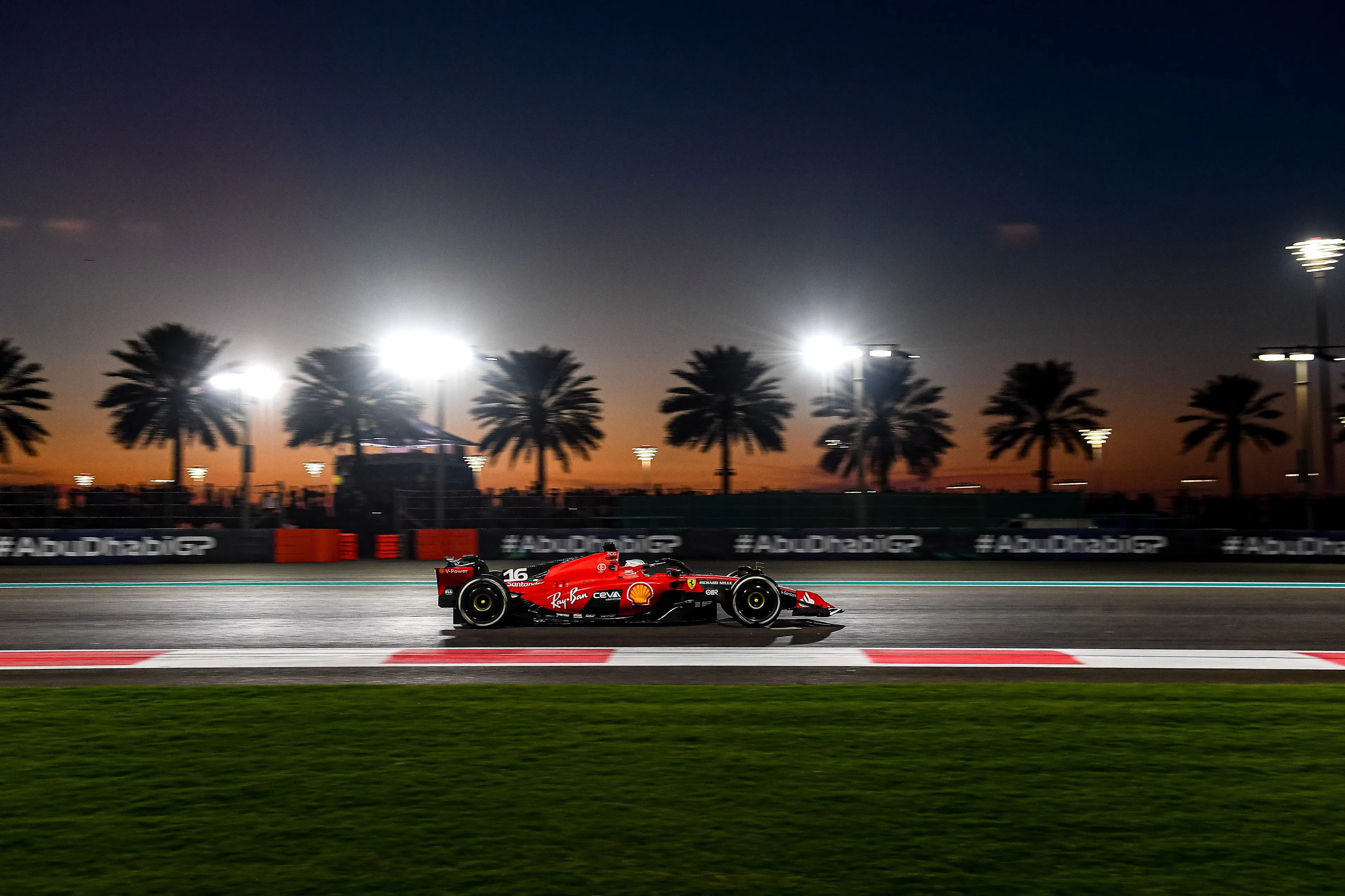 Vasseur schrok van prestaties Ferrari begin 2023: 'Na Melbourne zei ik: What the f*ck!'