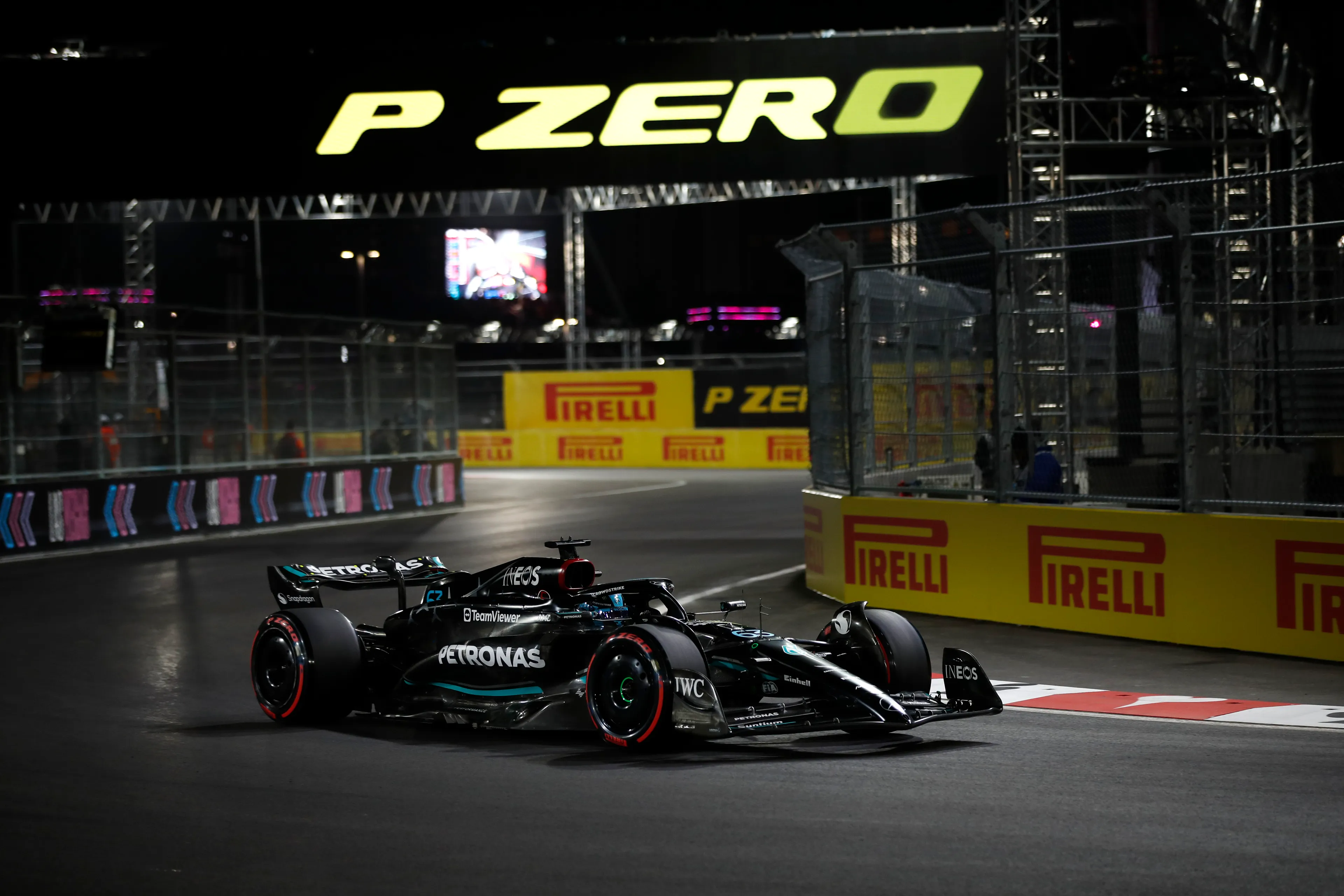 Dit seizoen vraagt veel van Mercedes: 'Toto ziet er verslagen uit'