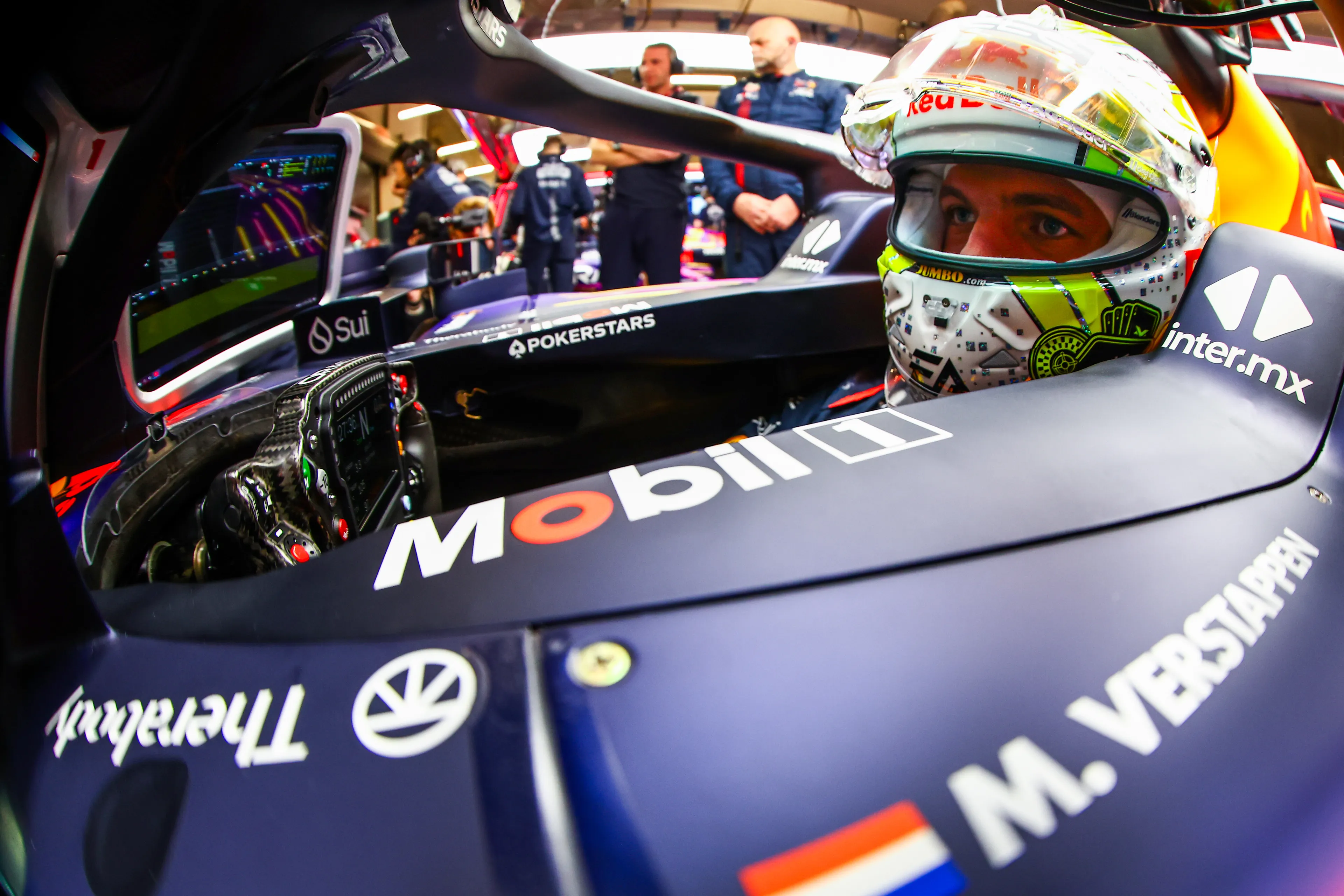 Verstappen voorziet lastig dilemma: 'Het wordt nog niet zo eenvoudig om te kiezen'