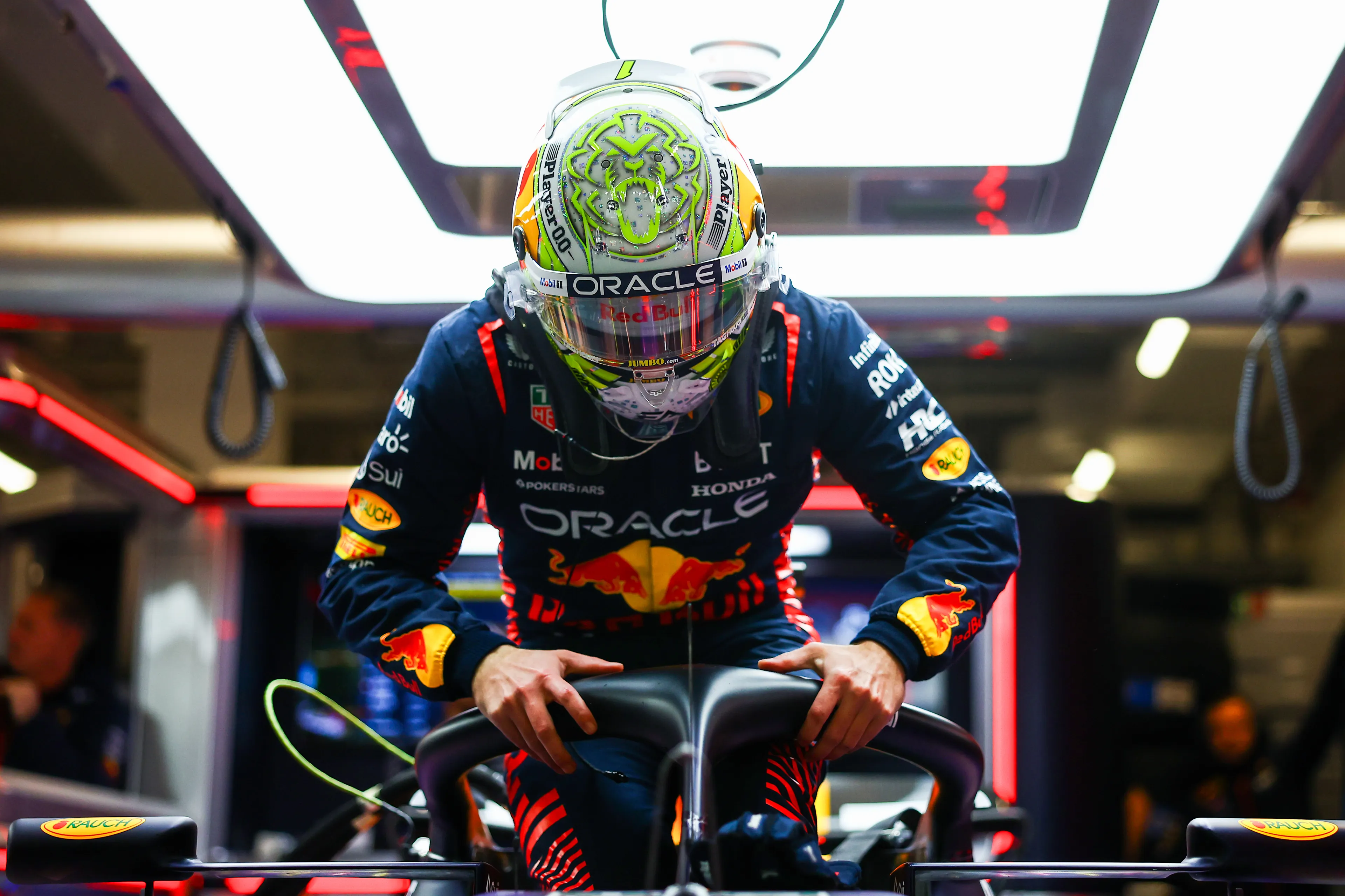 Verstappen reflecteert op strategisch hoogstandje van 2023: 'Alles kon de prullenbak in'