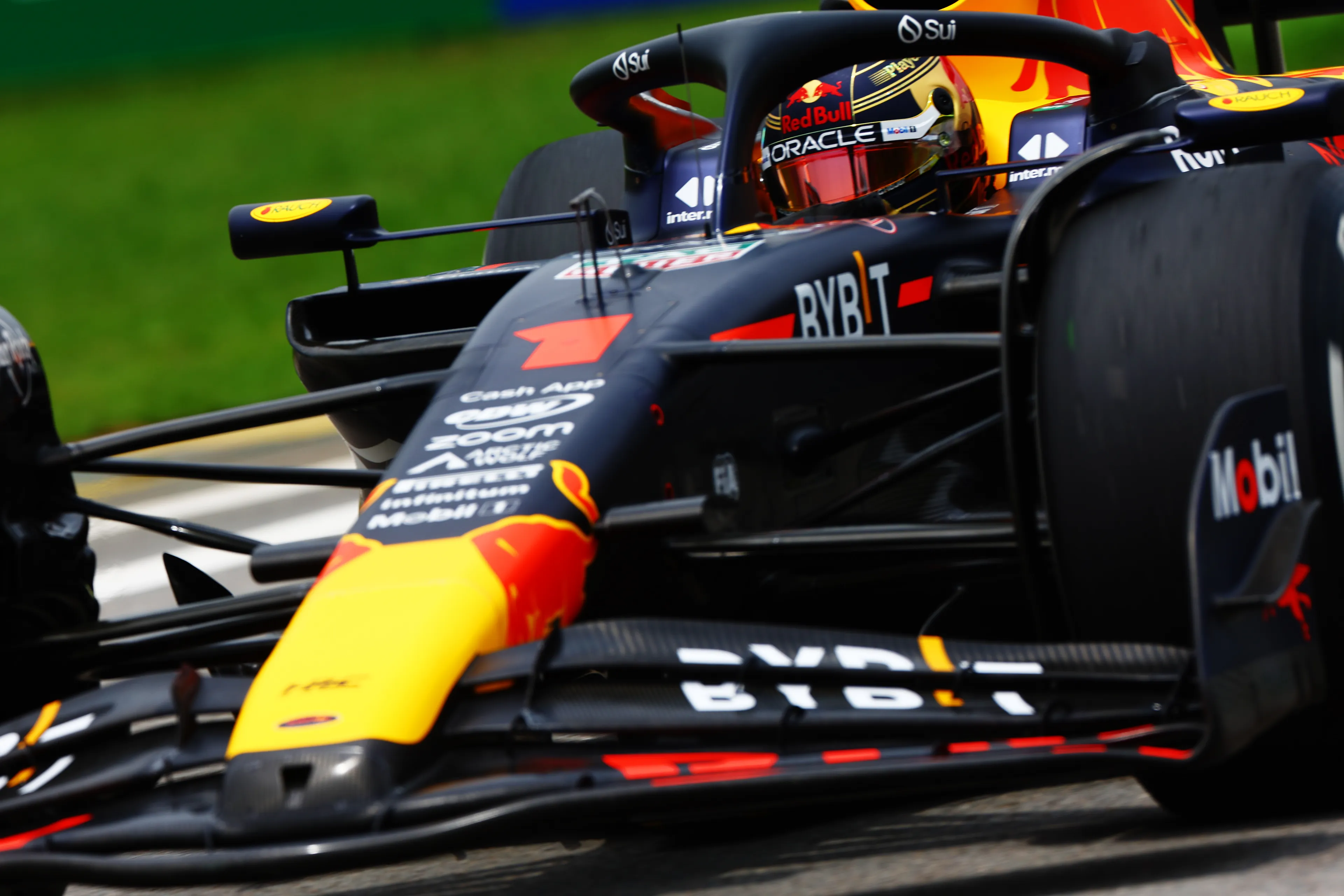 Verstappen laat Norris kansloos, Mercedes en Ferrari vallen door de mand