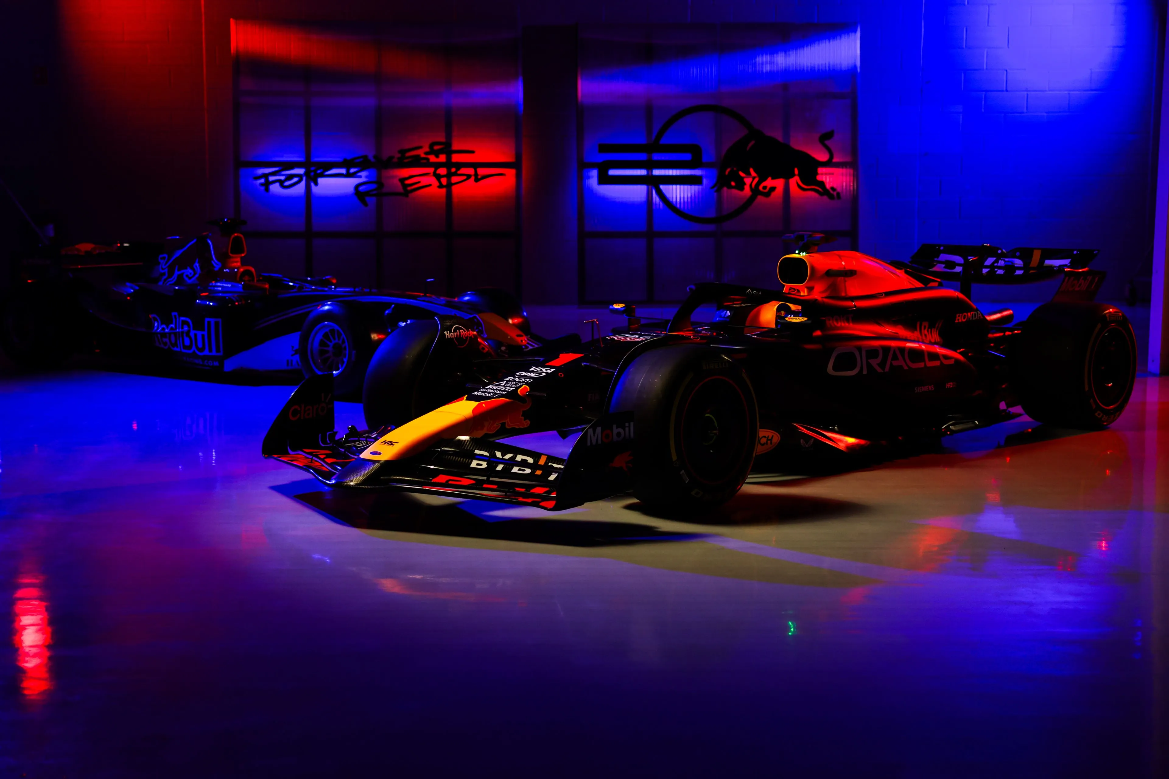 Pérez pakte tweede testdag anders aan dan Verstappen: 'Moest op zoek naar iets dat hem beviel'