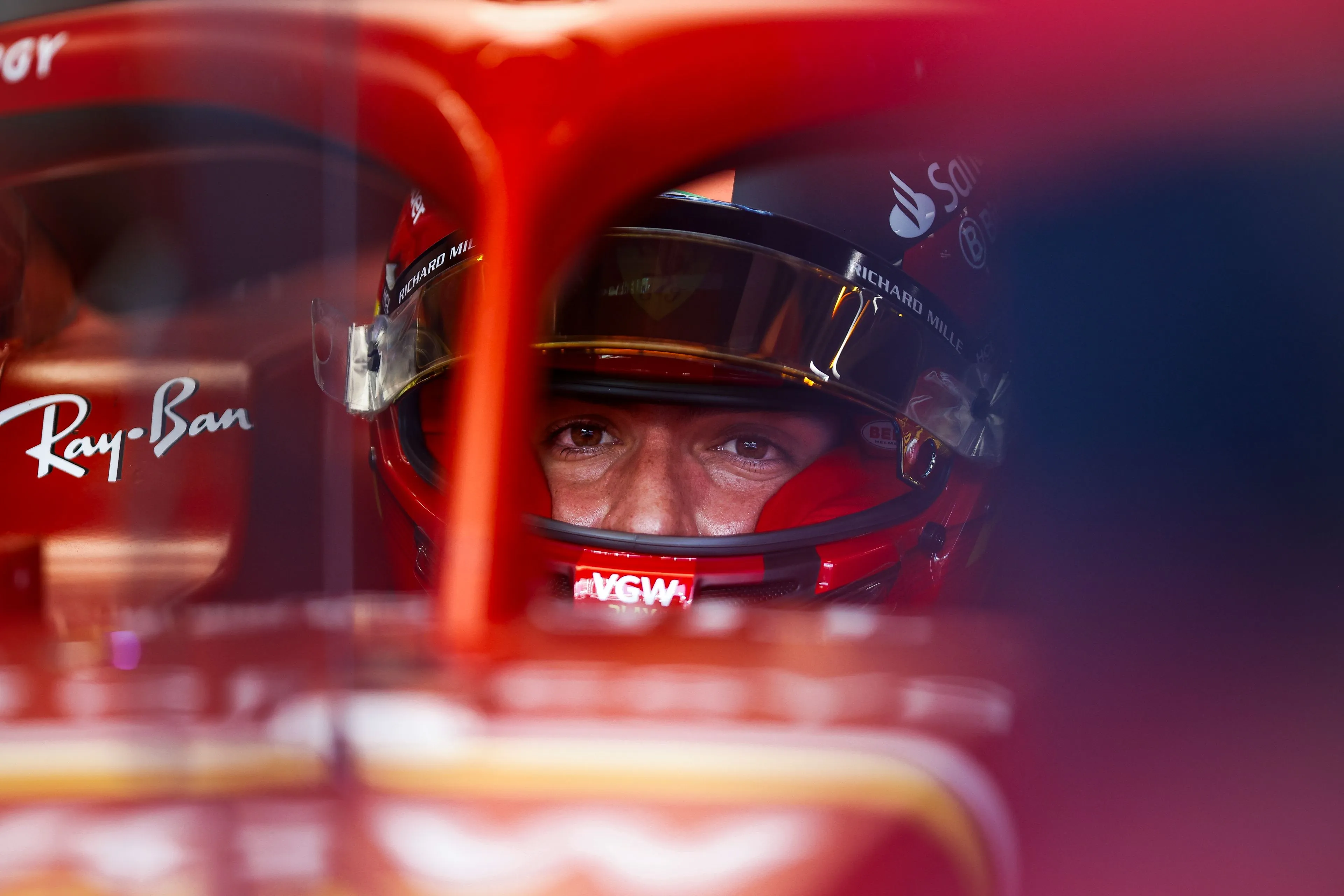 Sainz is opgenomen in het ziekenhuis met blindedarmontsteking, zal race Jeddah niet rijden