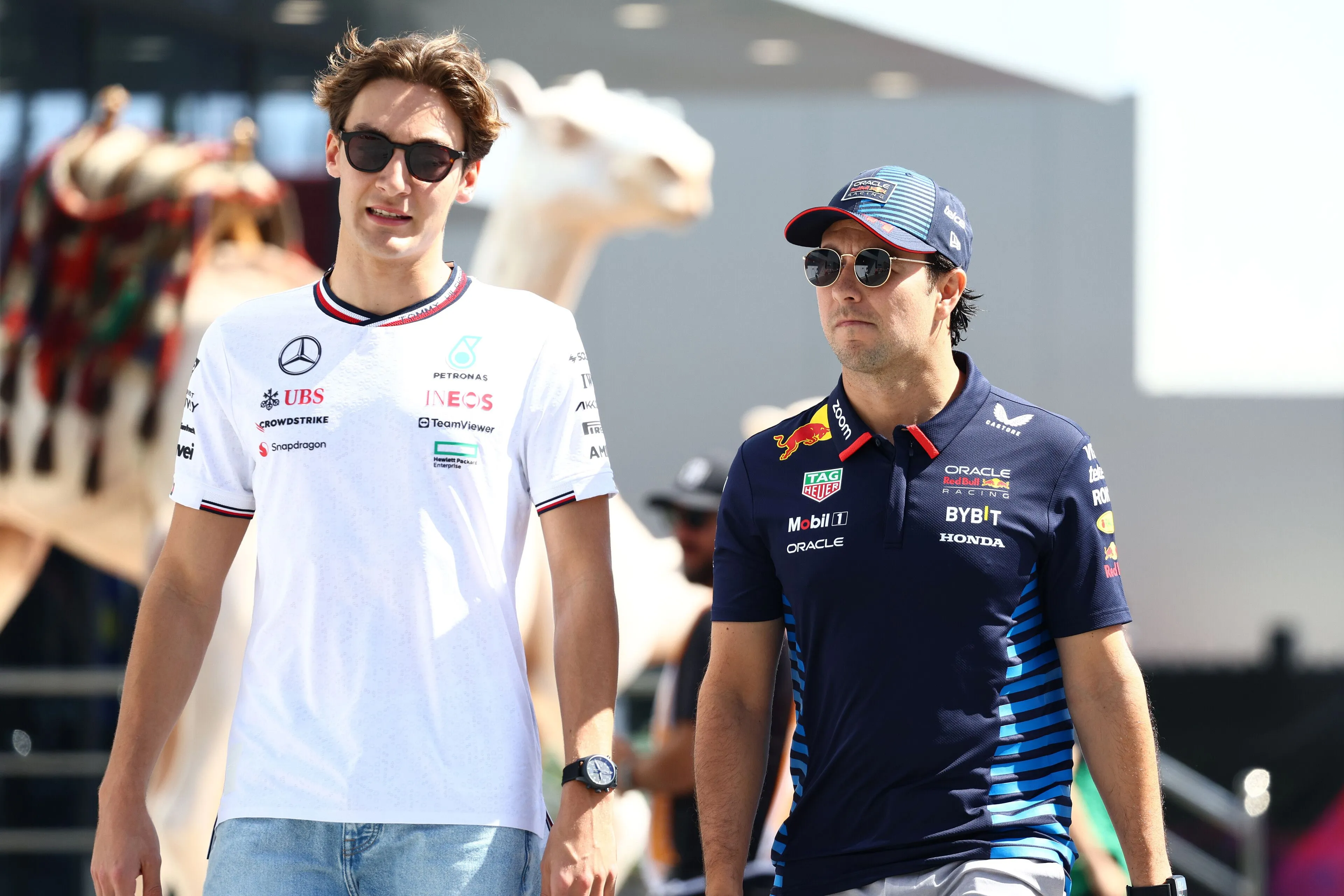 Pérez houdt zich afzijdig: 'Dat kan je beter aan Verstappen vragen'