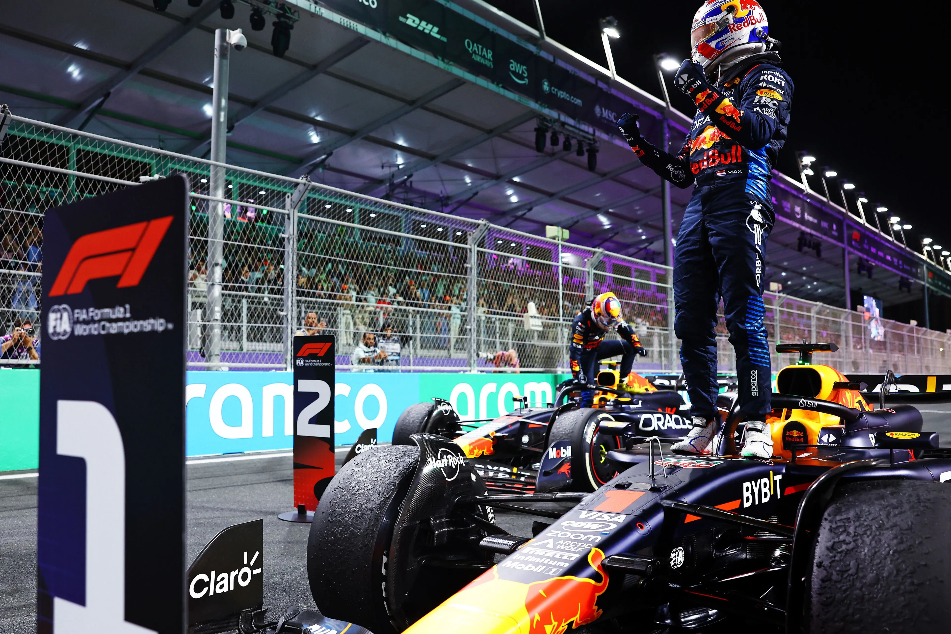 Eindeloze opties voor Verstappen: 'Mercedes wil hem, bij Aston Martin zouden ze hem met goud bedekken'