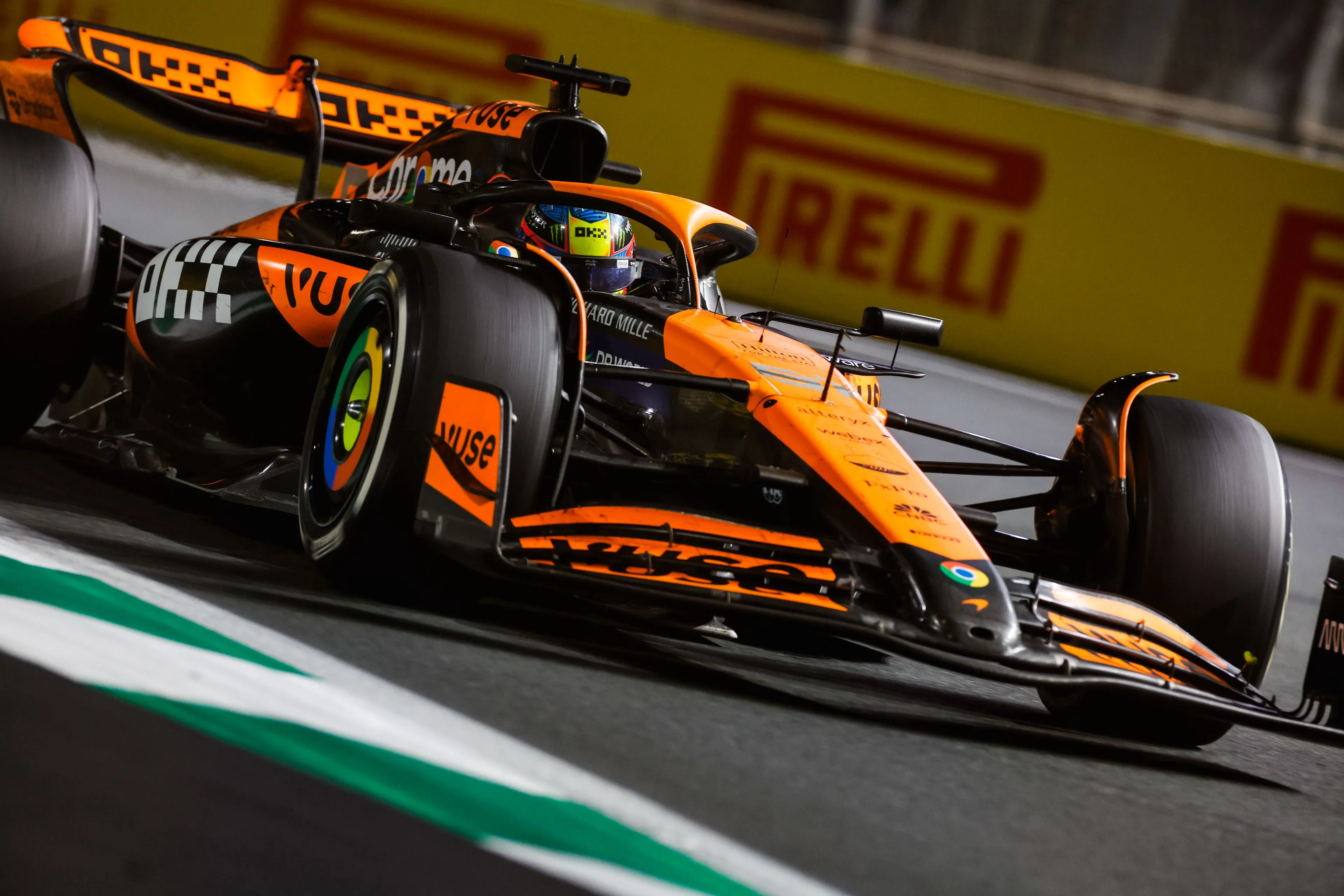 Verslag VT2 | Hevige regenval, Verstappen blijft in pits, Sargeant ontbreekt