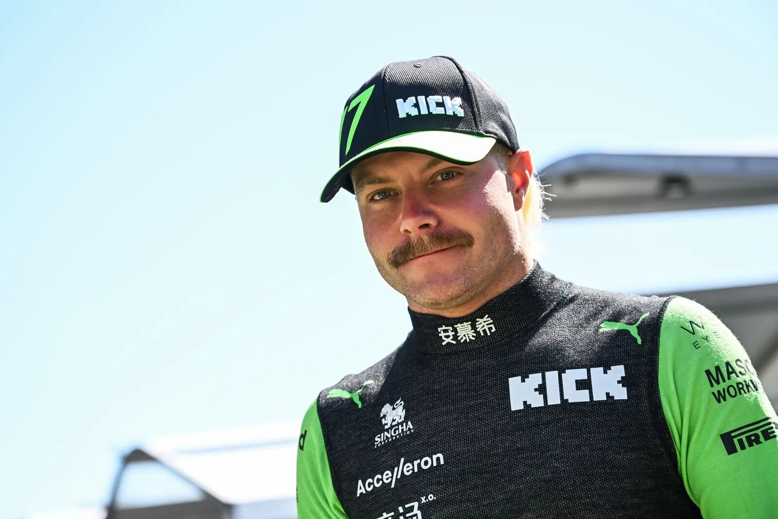 'Valtteri, it's James': 'Bottas staat op het punt om contract bij ander team te tekenen'