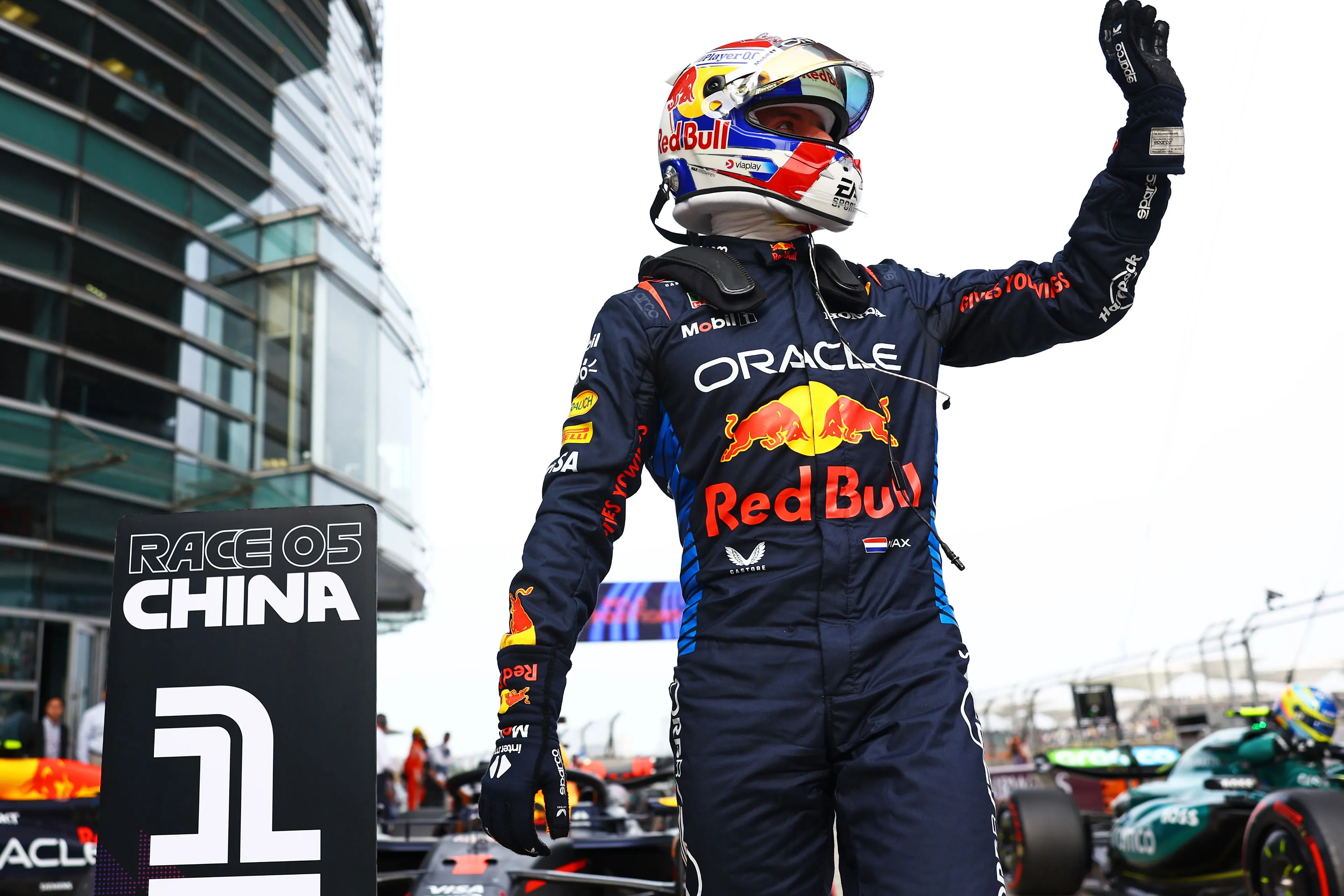 Mol merkt op dat zelfs Britse media lovend over Verstappen spreken: 'Snappen ze het dan eindelijk?'