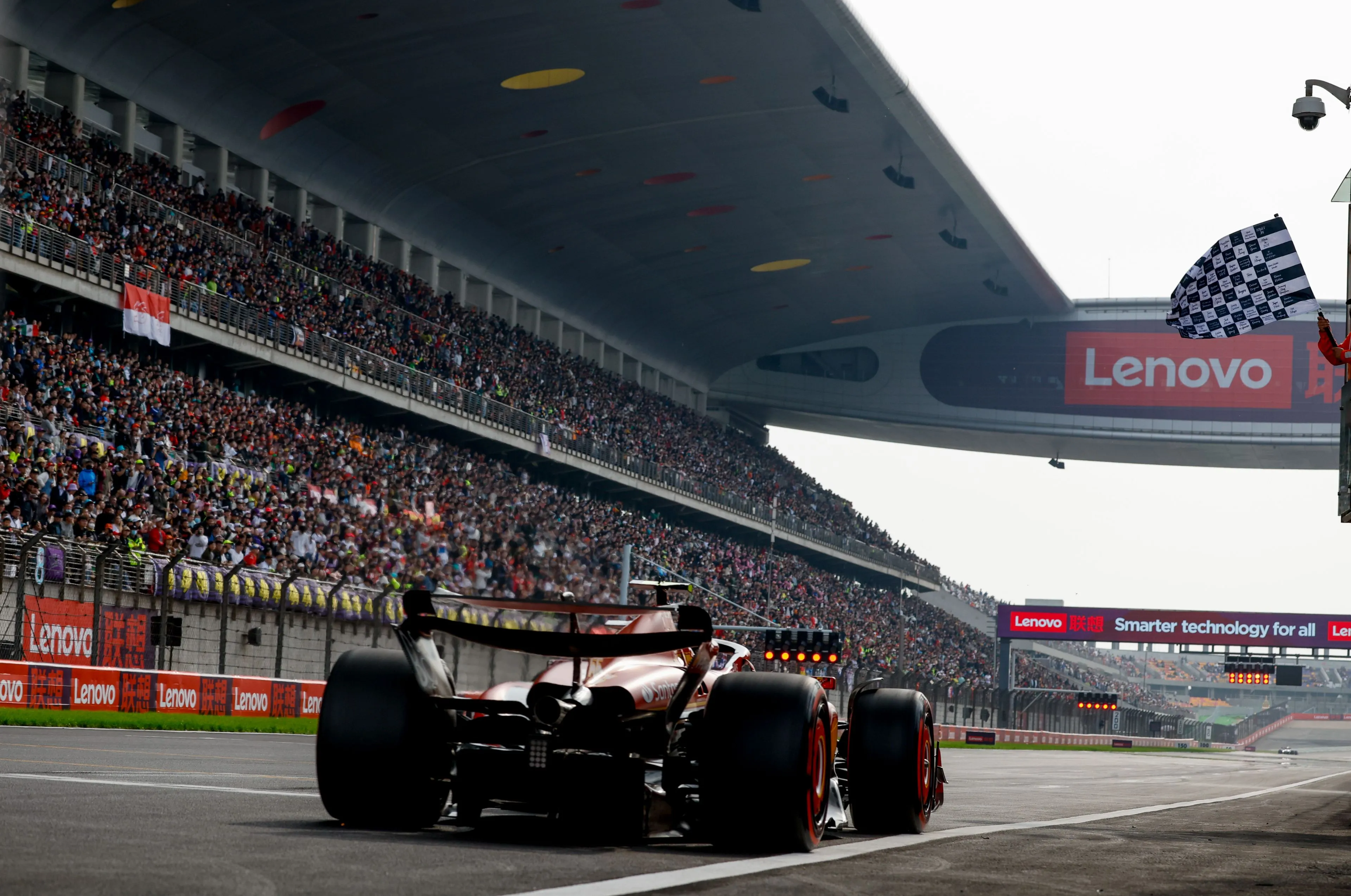 Sainz zou Red Bull-aanbod op zak hebben: 'Hij probeert nog een paar miljoen extra te krijgen'