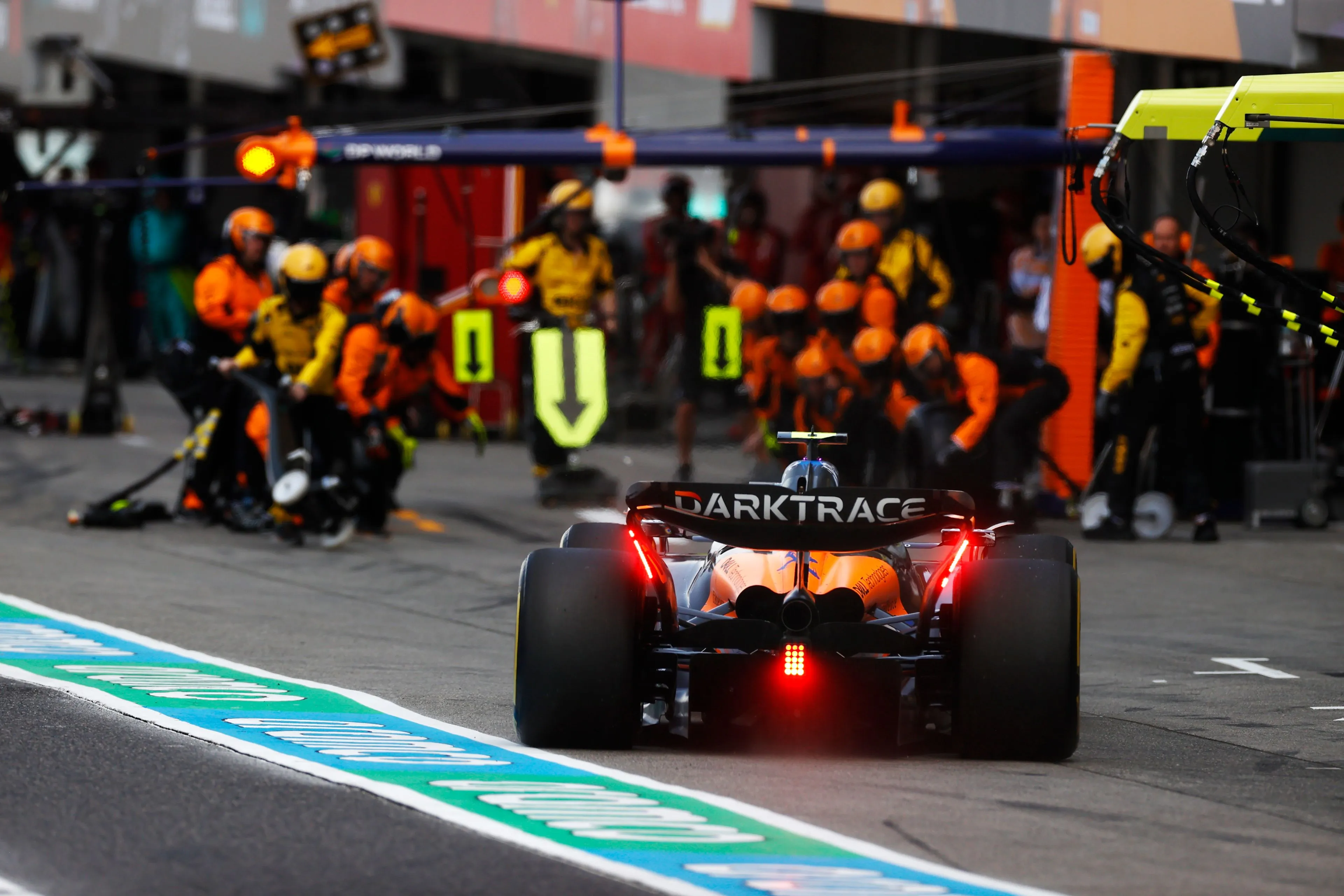 McLaren enigszins voldaan: 'We weten dat we momenteel niet snel genoeg zijn'