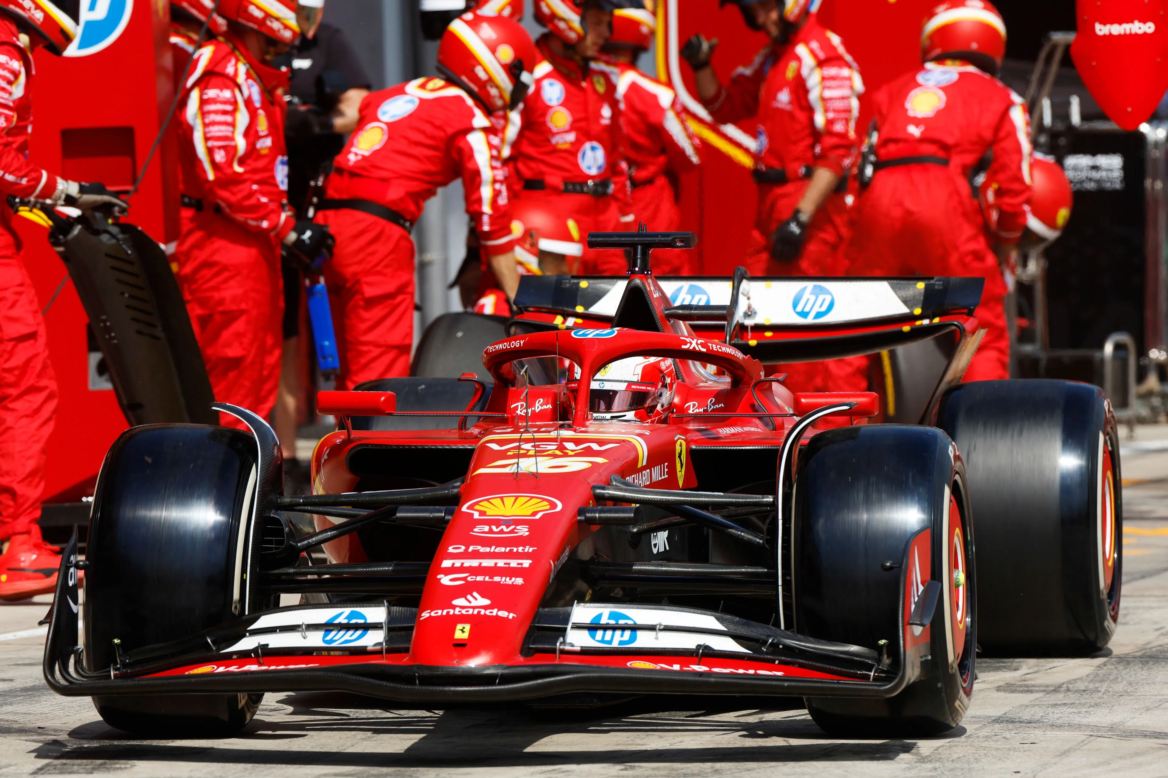 Ondertussen in F1 | Ferrari kreeg in Imola een meervoudig wereldkampioen op bezoek