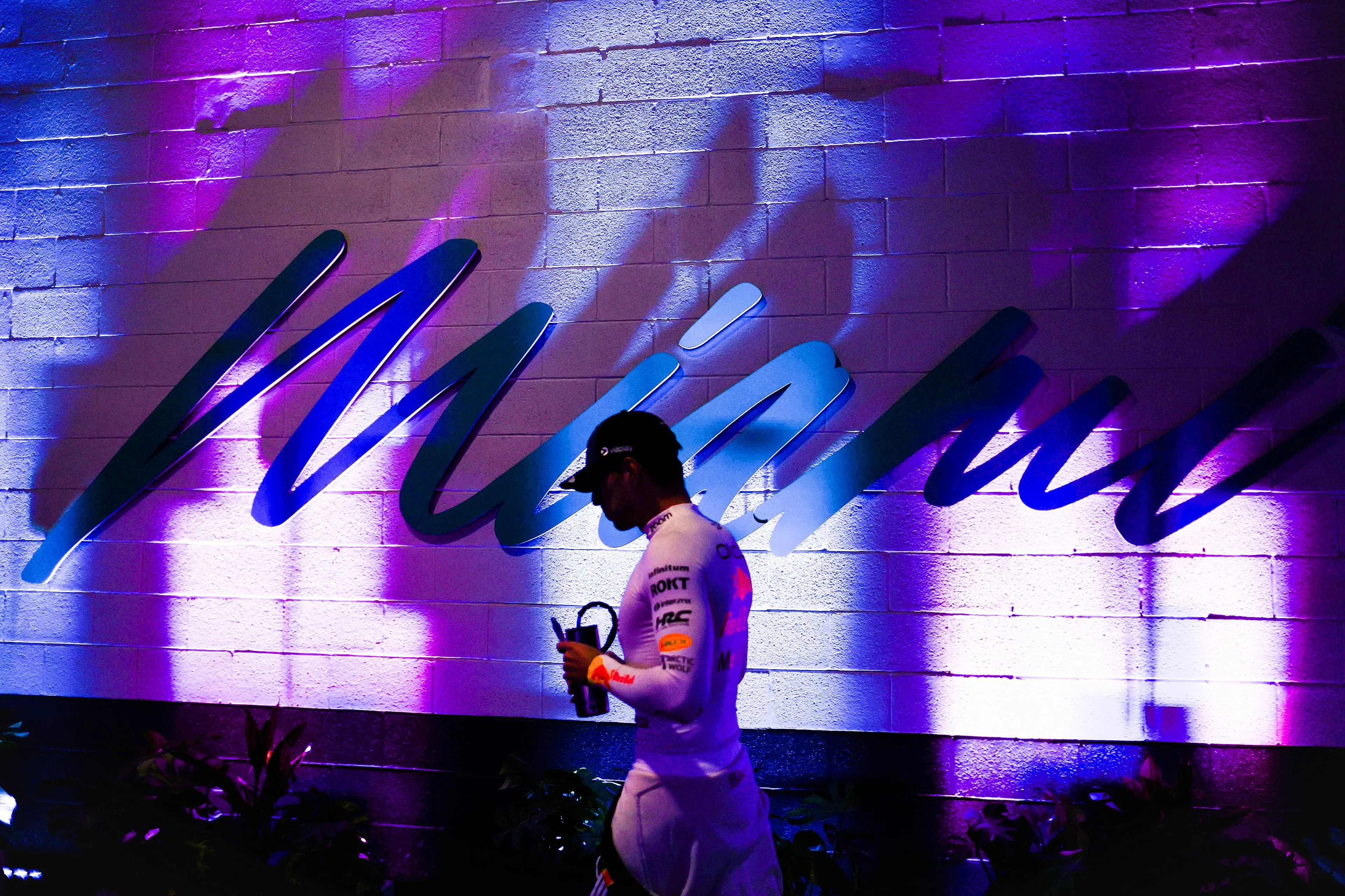 Verstappen kritisch als altijd: 'We moeten ons wel afvragen waarom dat zo was'