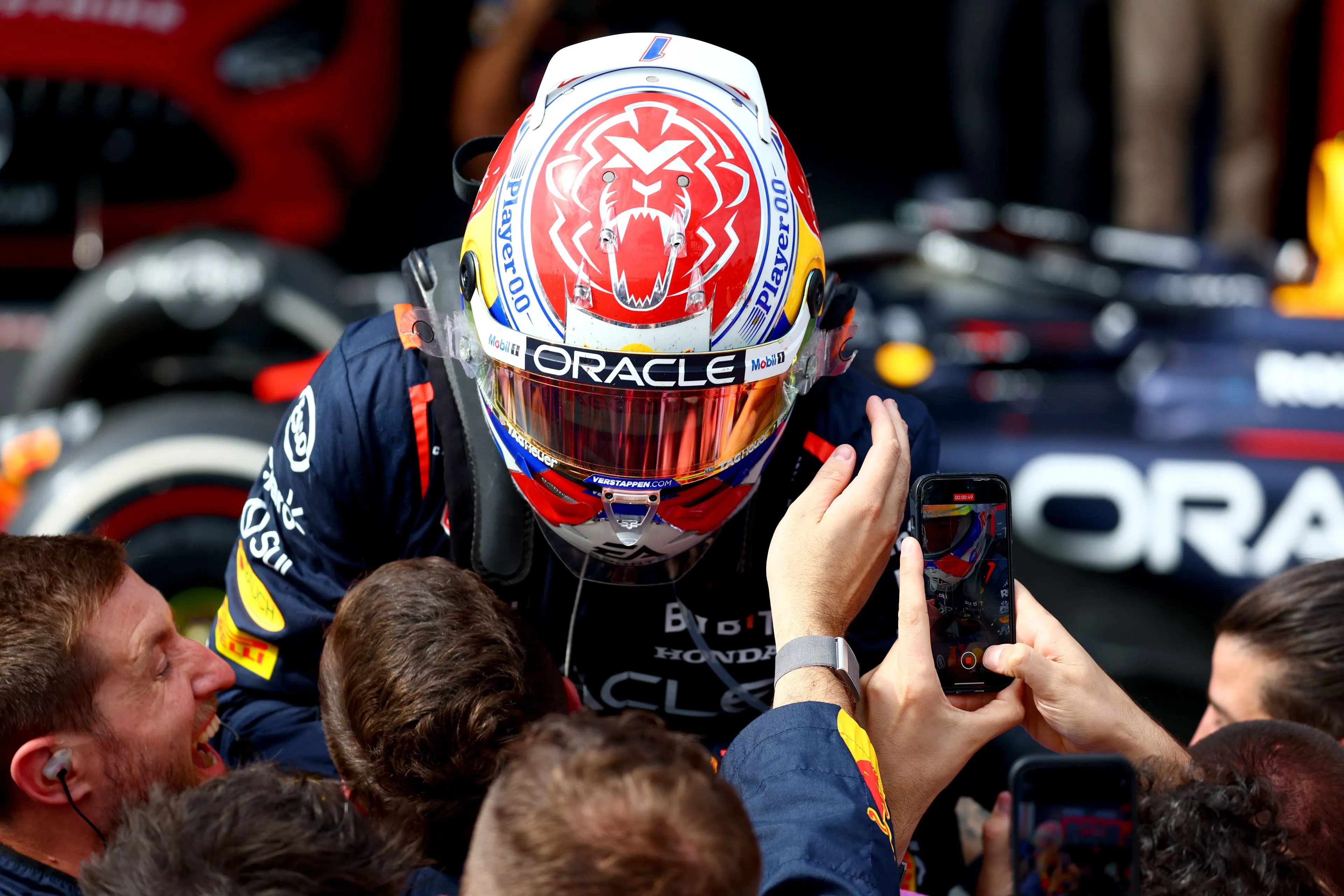 Verstappen slaat toe in Canadees spektakelstuk, brokken voor de toppers